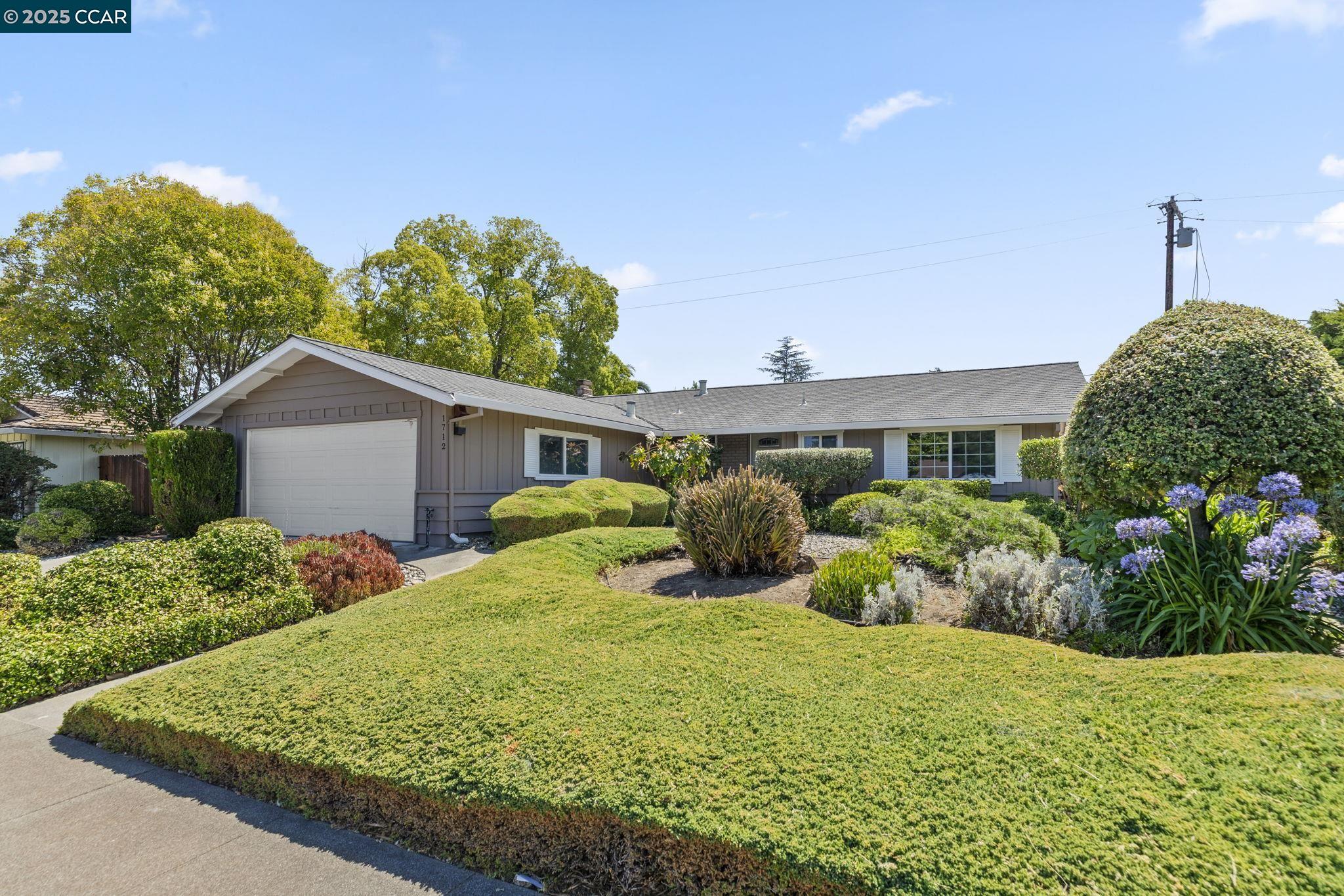 Detail Gallery Image 2 of 49 For 1712 Pepperwood Ct, Concord,  CA 94521 - 3 Beds | 2 Baths