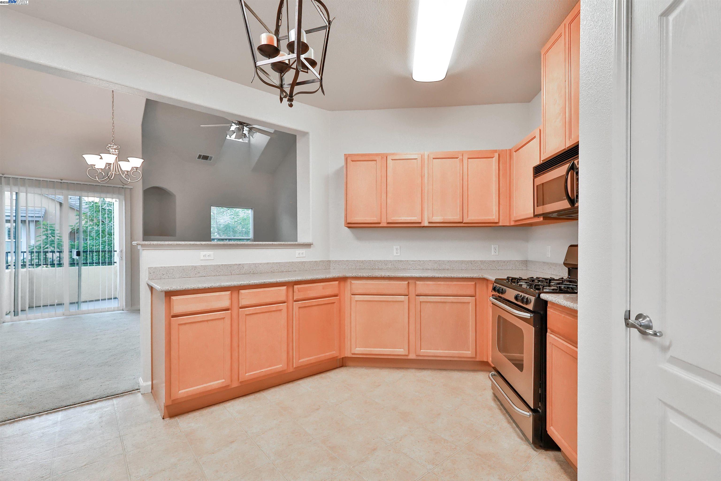 Detail Gallery Image 16 of 37 For 216 Vessona Cir, Folsom,  CA 95630 - 2 Beds | 2 Baths