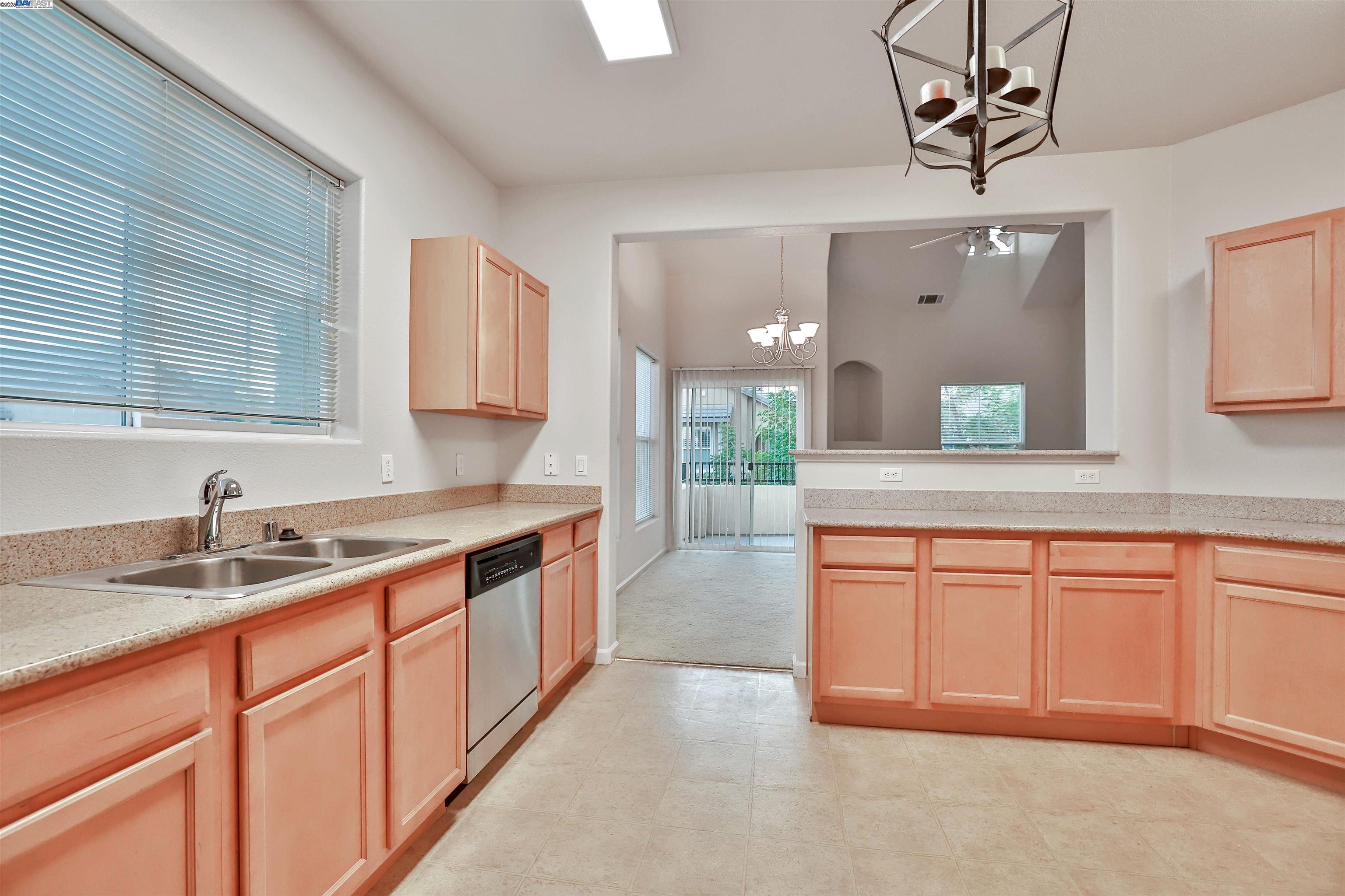 Detail Gallery Image 17 of 37 For 216 Vessona Cir, Folsom,  CA 95630 - 2 Beds | 2 Baths