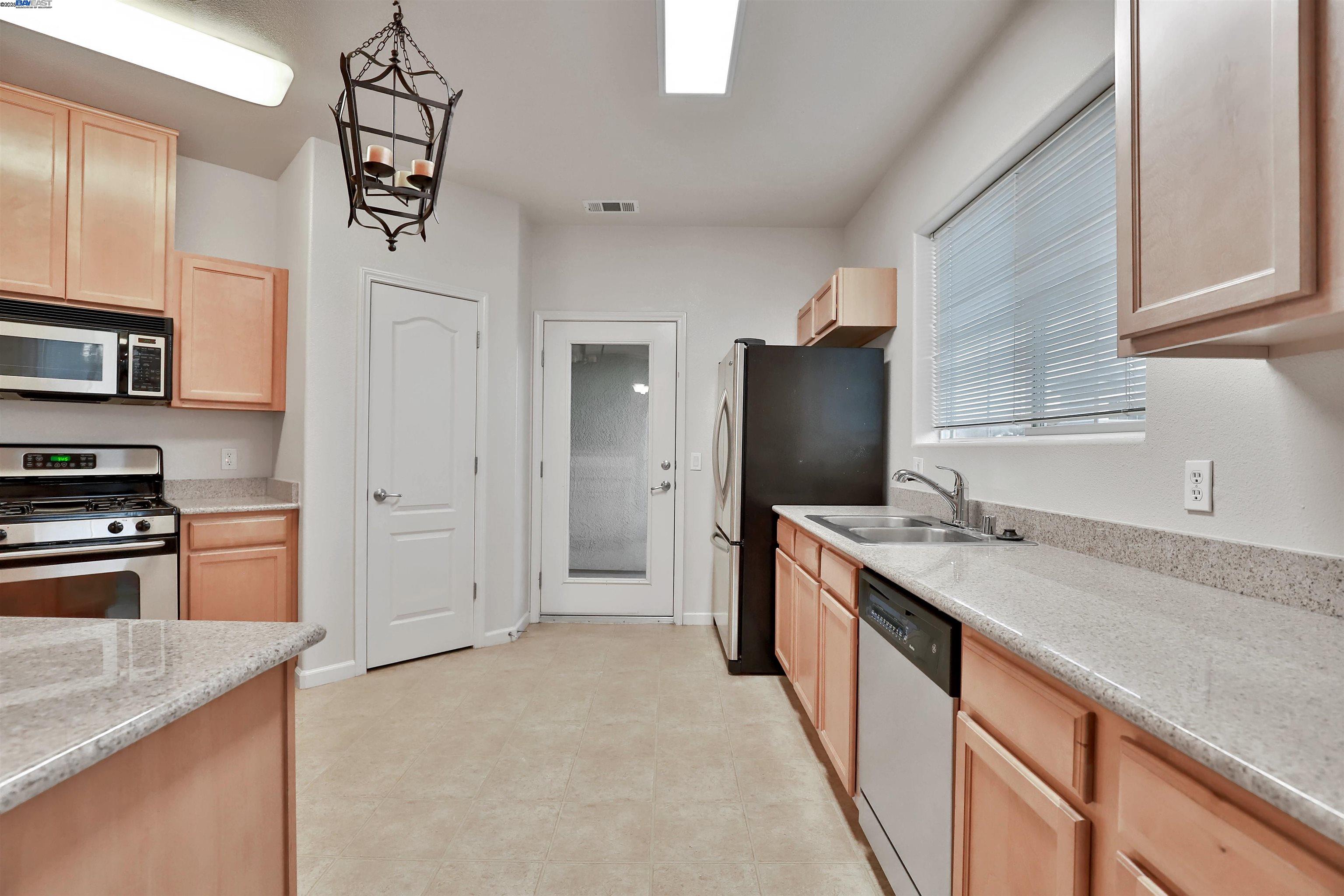 Detail Gallery Image 21 of 37 For 216 Vessona Cir, Folsom,  CA 95630 - 2 Beds | 2 Baths