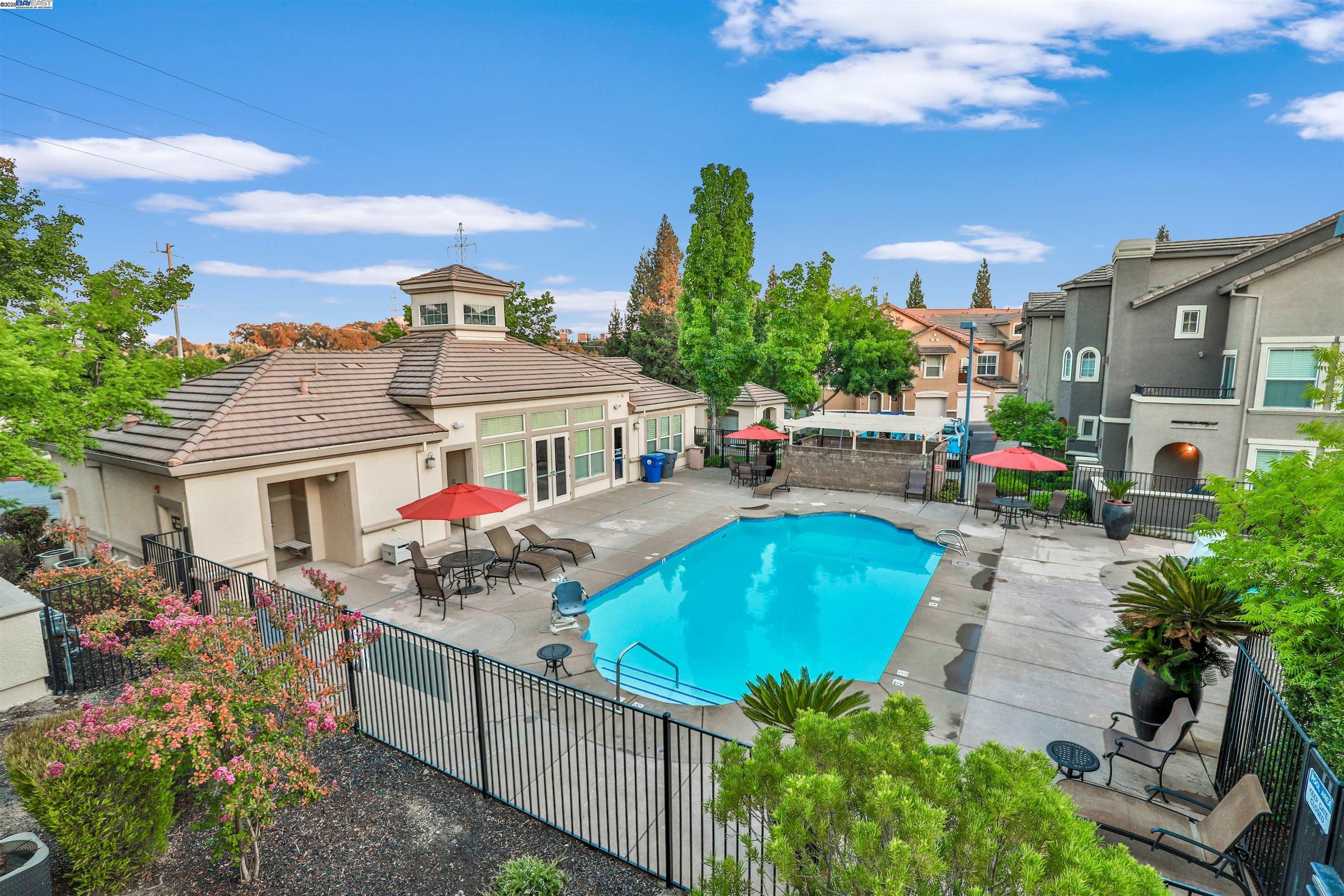 Detail Gallery Image 34 of 37 For 216 Vessona Cir, Folsom,  CA 95630 - 2 Beds | 2 Baths