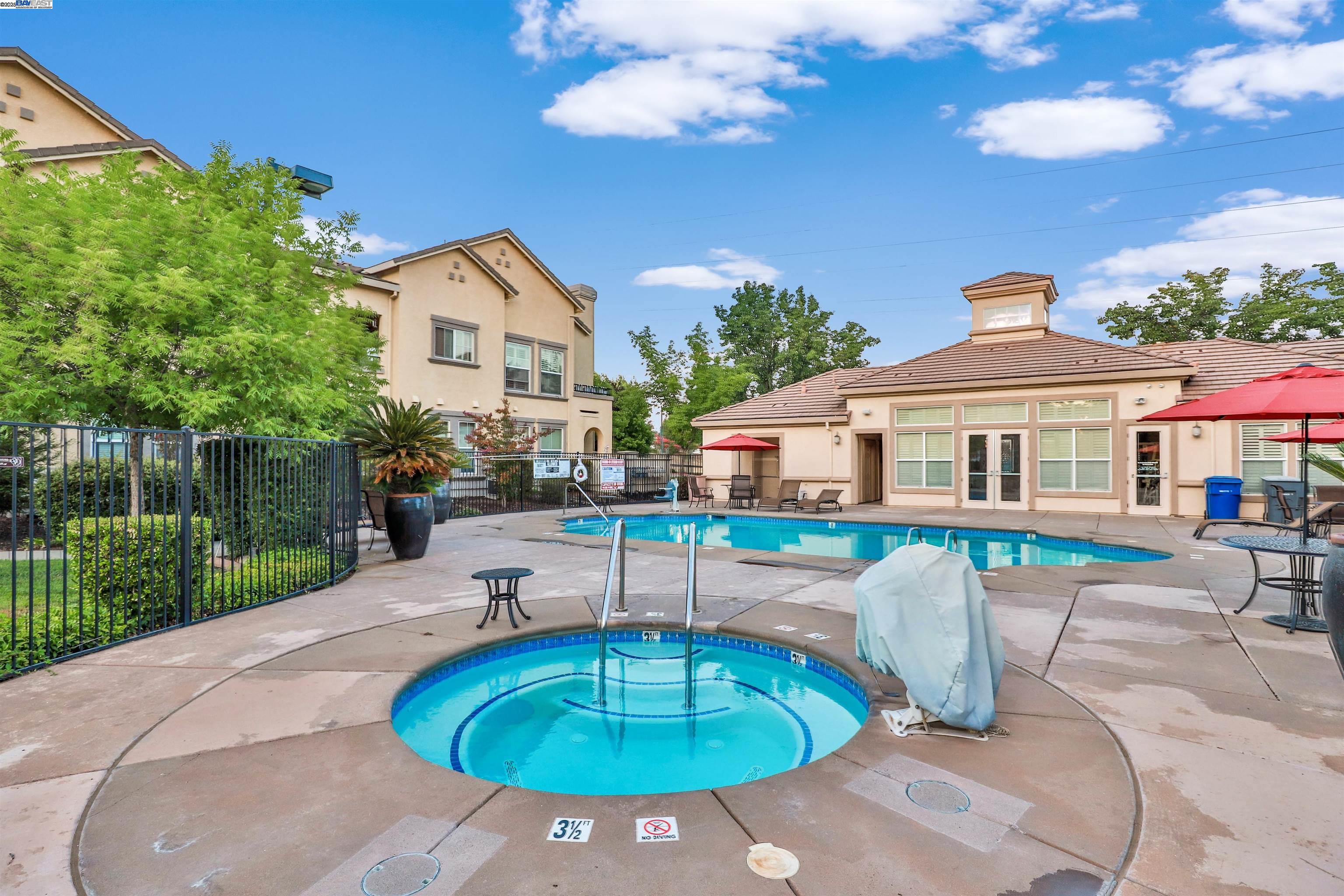 Detail Gallery Image 36 of 37 For 216 Vessona Cir, Folsom,  CA 95630 - 2 Beds | 2 Baths