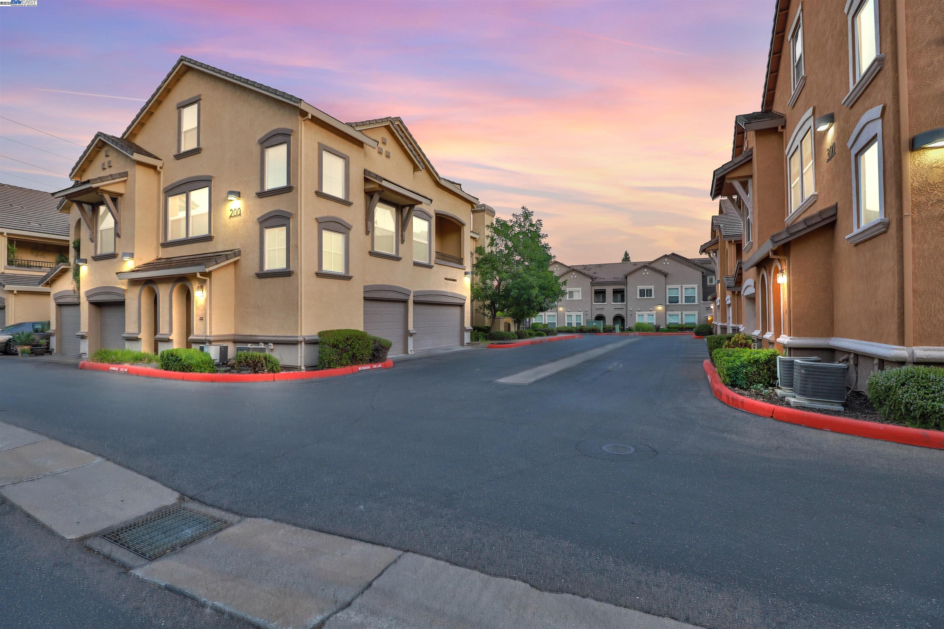 Detail Gallery Image 5 of 37 For 216 Vessona Cir, Folsom,  CA 95630 - 2 Beds | 2 Baths