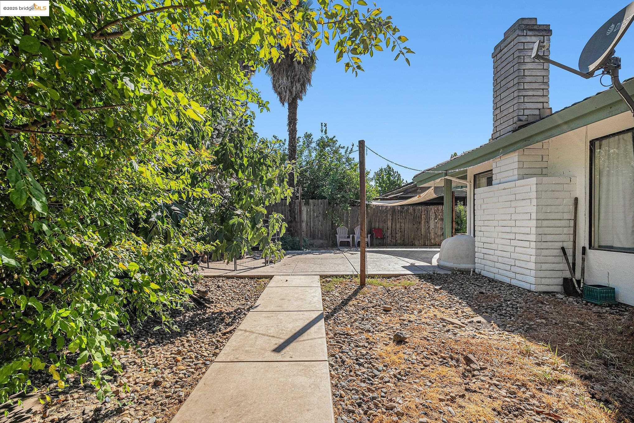 Detail Gallery Image 16 of 17 For 2329 Lido Cir, Stockton,  CA 95207 - 3 Beds | 2 Baths
