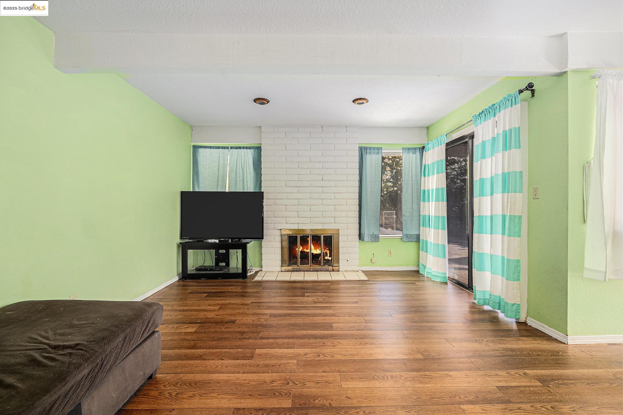 Detail Gallery Image 4 of 17 For 2329 Lido Cir, Stockton,  CA 95207 - 3 Beds | 2 Baths