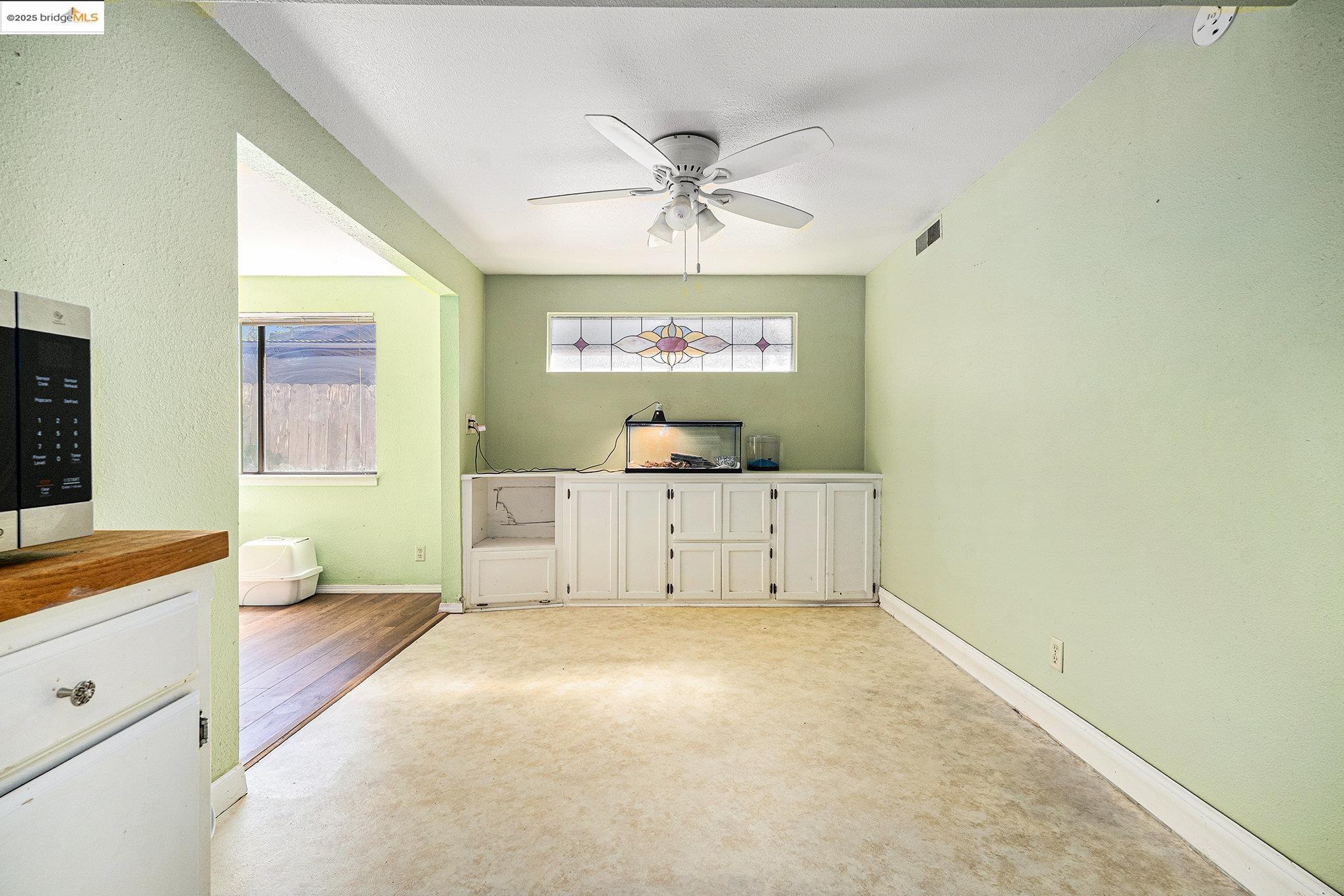 Detail Gallery Image 6 of 17 For 2329 Lido Cir, Stockton,  CA 95207 - 3 Beds | 2 Baths