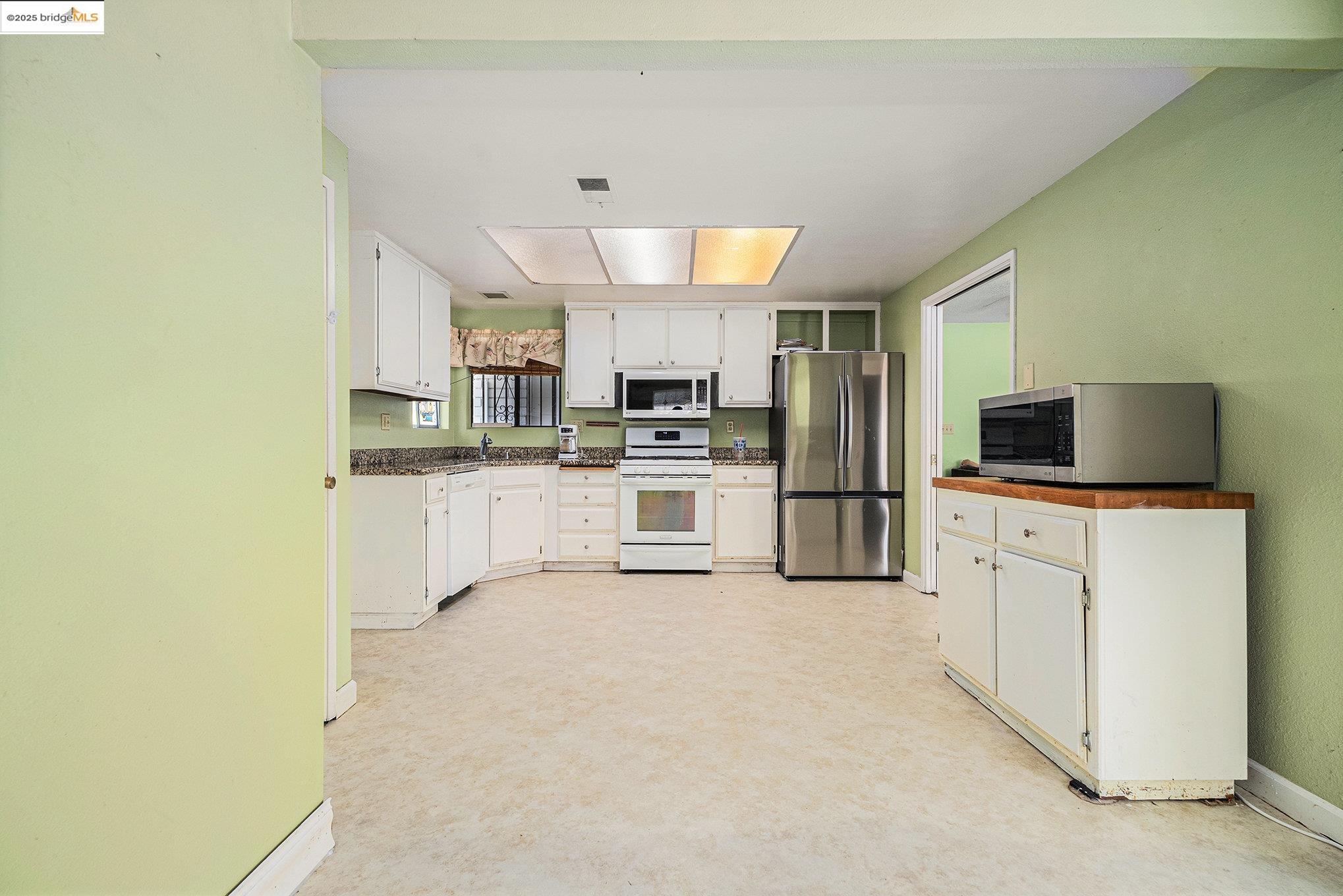 Detail Gallery Image 7 of 17 For 2329 Lido Cir, Stockton,  CA 95207 - 3 Beds | 2 Baths