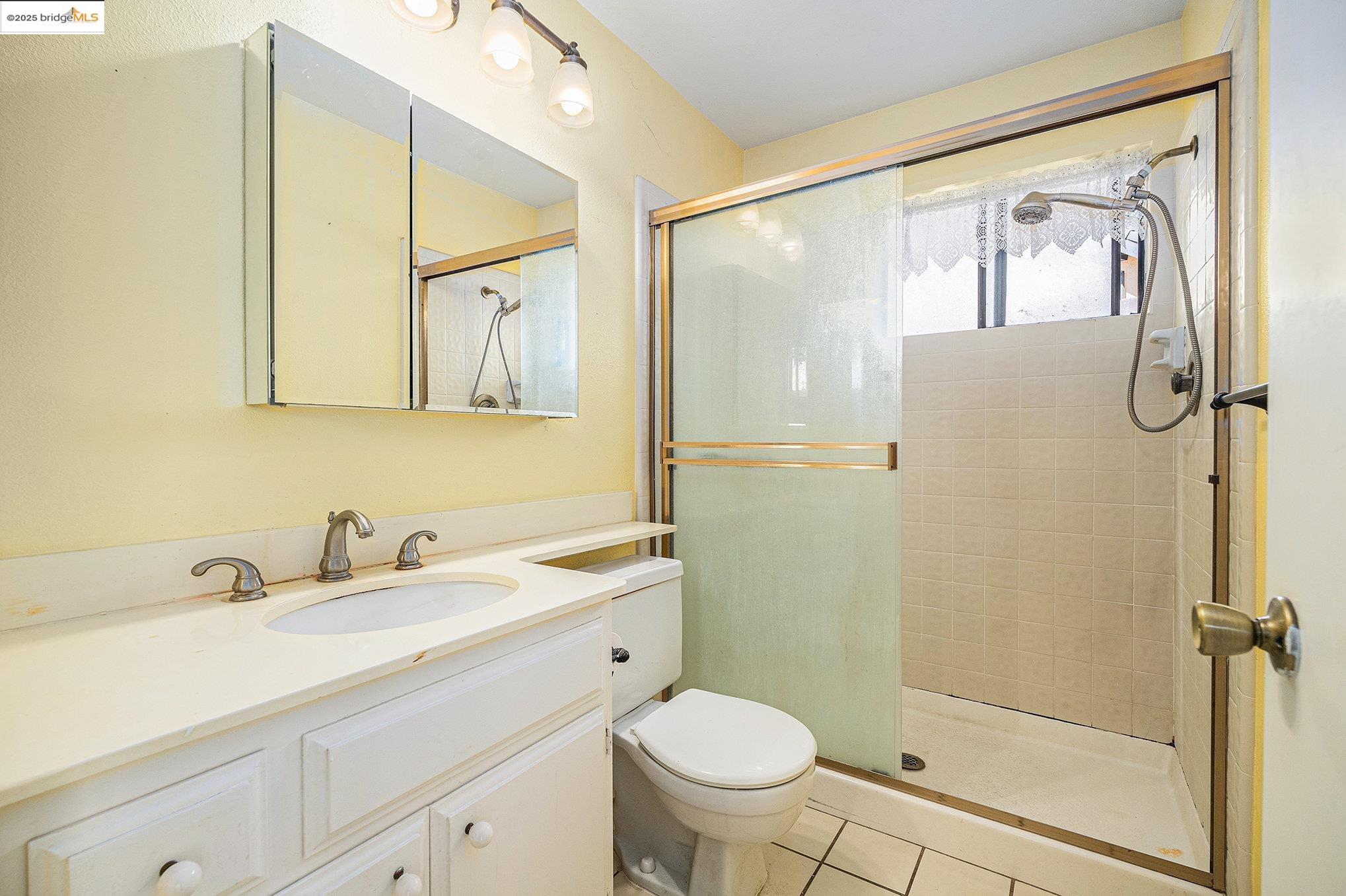 Detail Gallery Image 10 of 17 For 2329 Lido Cir, Stockton,  CA 95207 - 3 Beds | 2 Baths