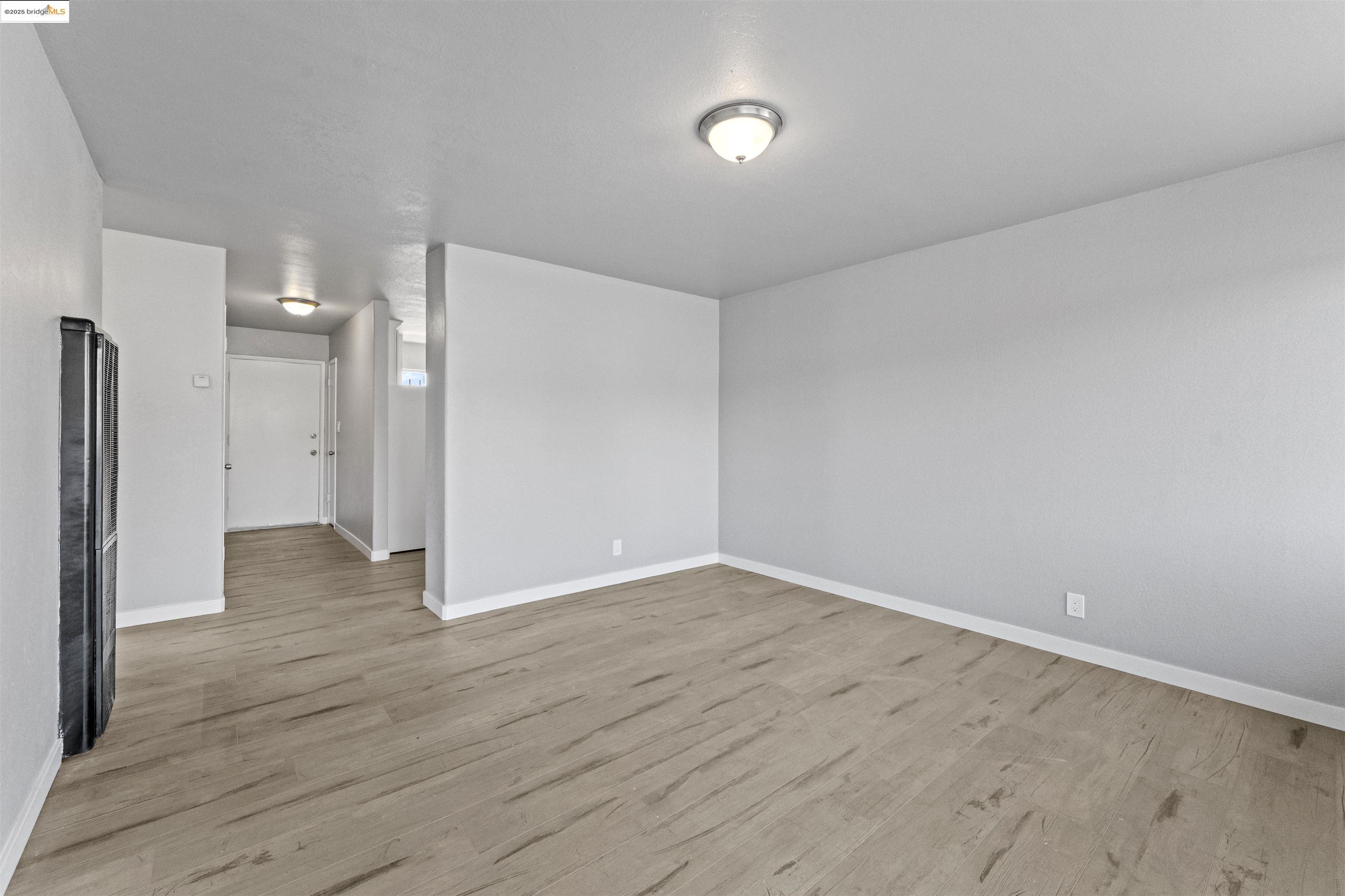 Detail Gallery Image 11 of 15 For 2023 80th Ave, Oakland,  CA 94621 - – Beds | – Baths