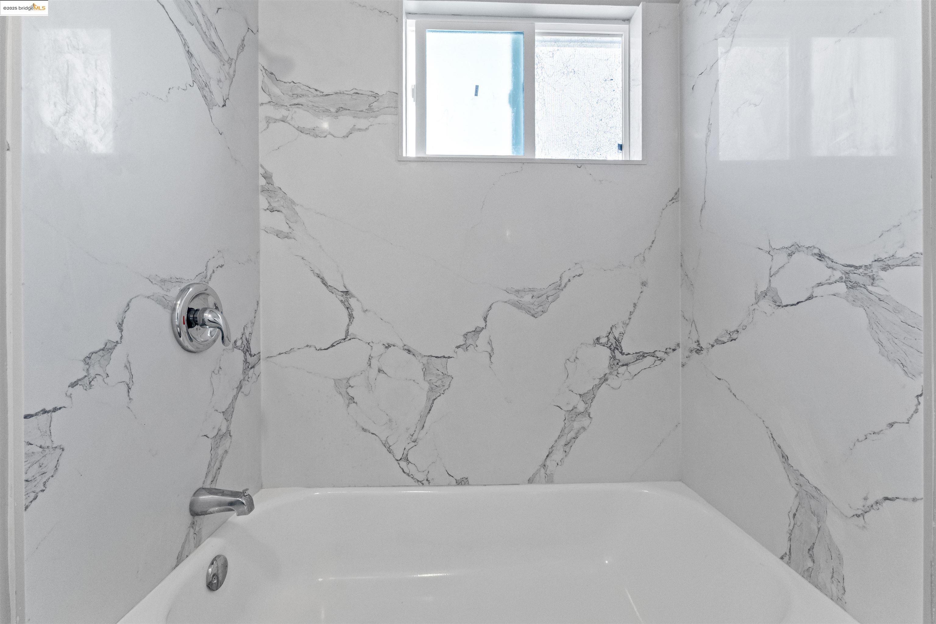Detail Gallery Image 12 of 15 For 2023 80th Ave, Oakland,  CA 94621 - – Beds | – Baths