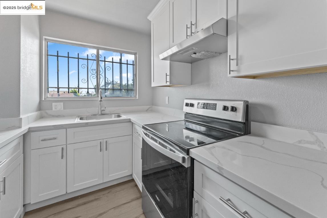 Detail Gallery Image 4 of 15 For 2023 80th Ave, Oakland,  CA 94621 - – Beds | – Baths