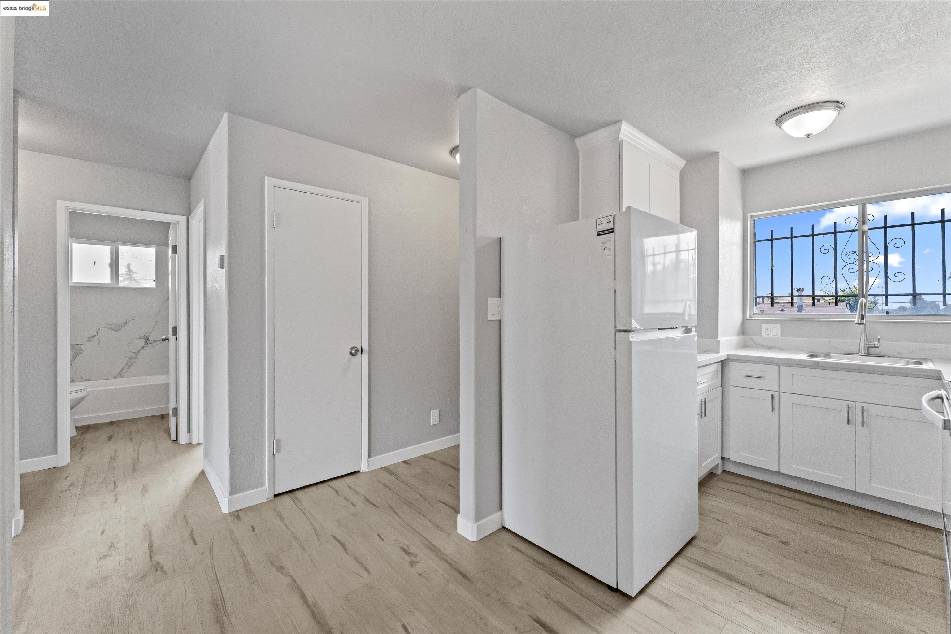 Detail Gallery Image 7 of 15 For 2023 80th Ave, Oakland,  CA 94621 - – Beds | – Baths