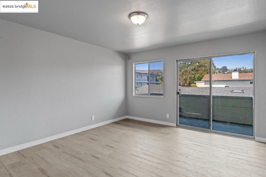 Detail Gallery Image 8 of 15 For 2023 80th Ave, Oakland,  CA 94621 - – Beds | – Baths