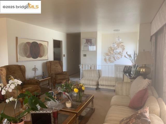 Detail Gallery Image 5 of 14 For 25 Woodcliff Ct, Oakland,  CA 94605 - 3 Beds | 3 Baths
