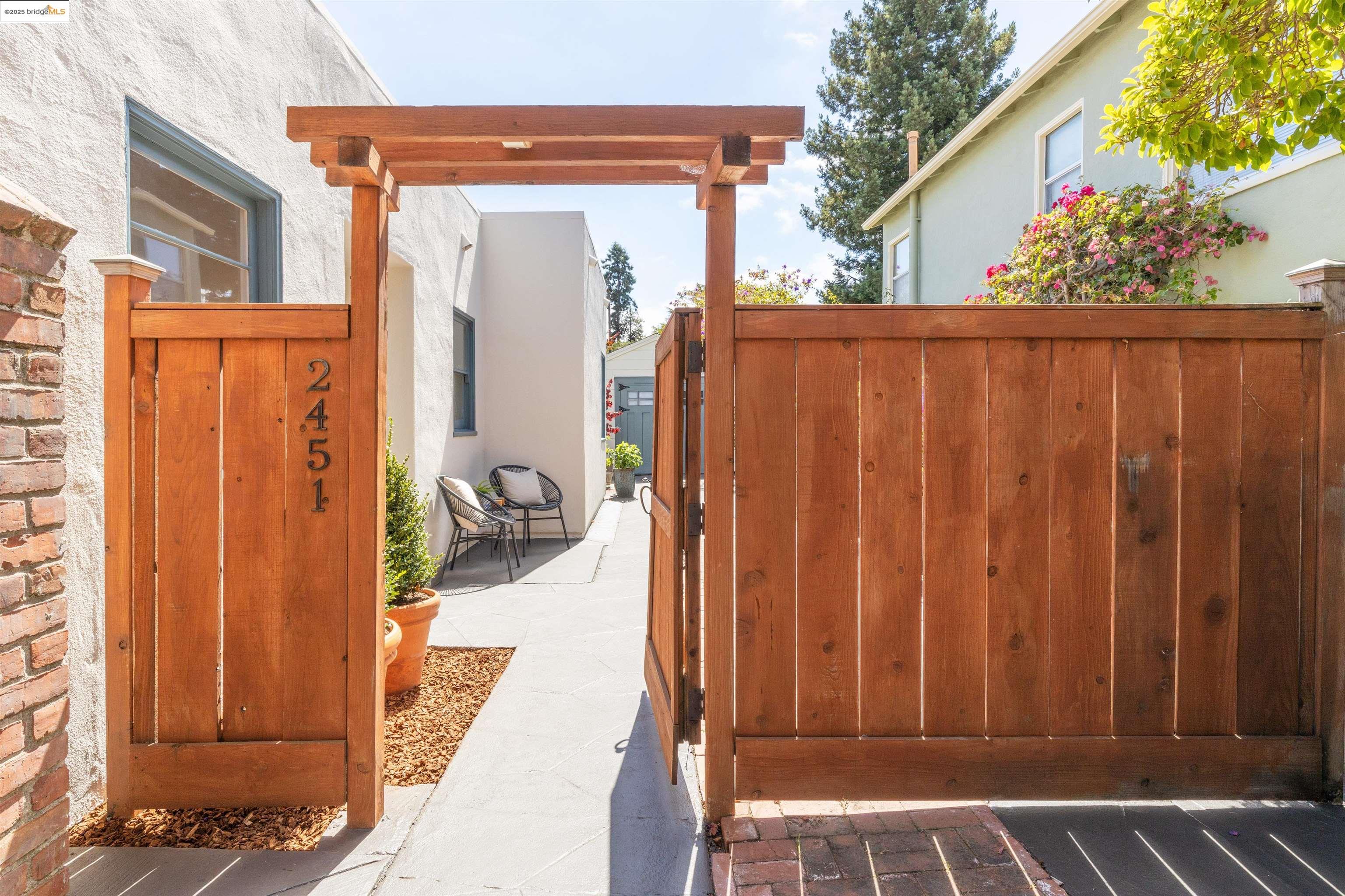 Detail Gallery Image 2 of 58 For 2451 Carmel St, Oakland,  CA 94602 - 2 Beds | 1 Baths