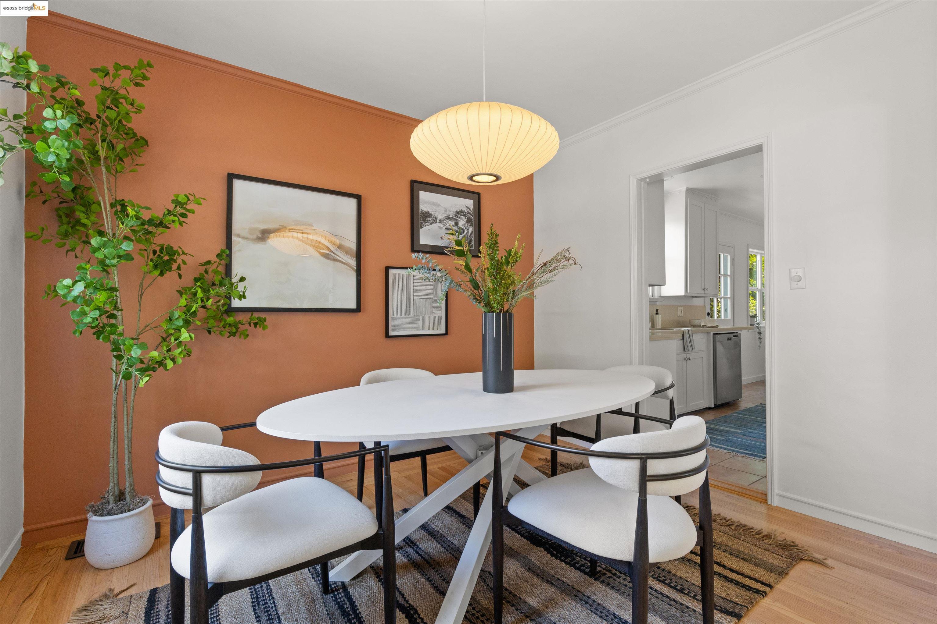 Detail Gallery Image 14 of 58 For 2451 Carmel St, Oakland,  CA 94602 - 2 Beds | 1 Baths