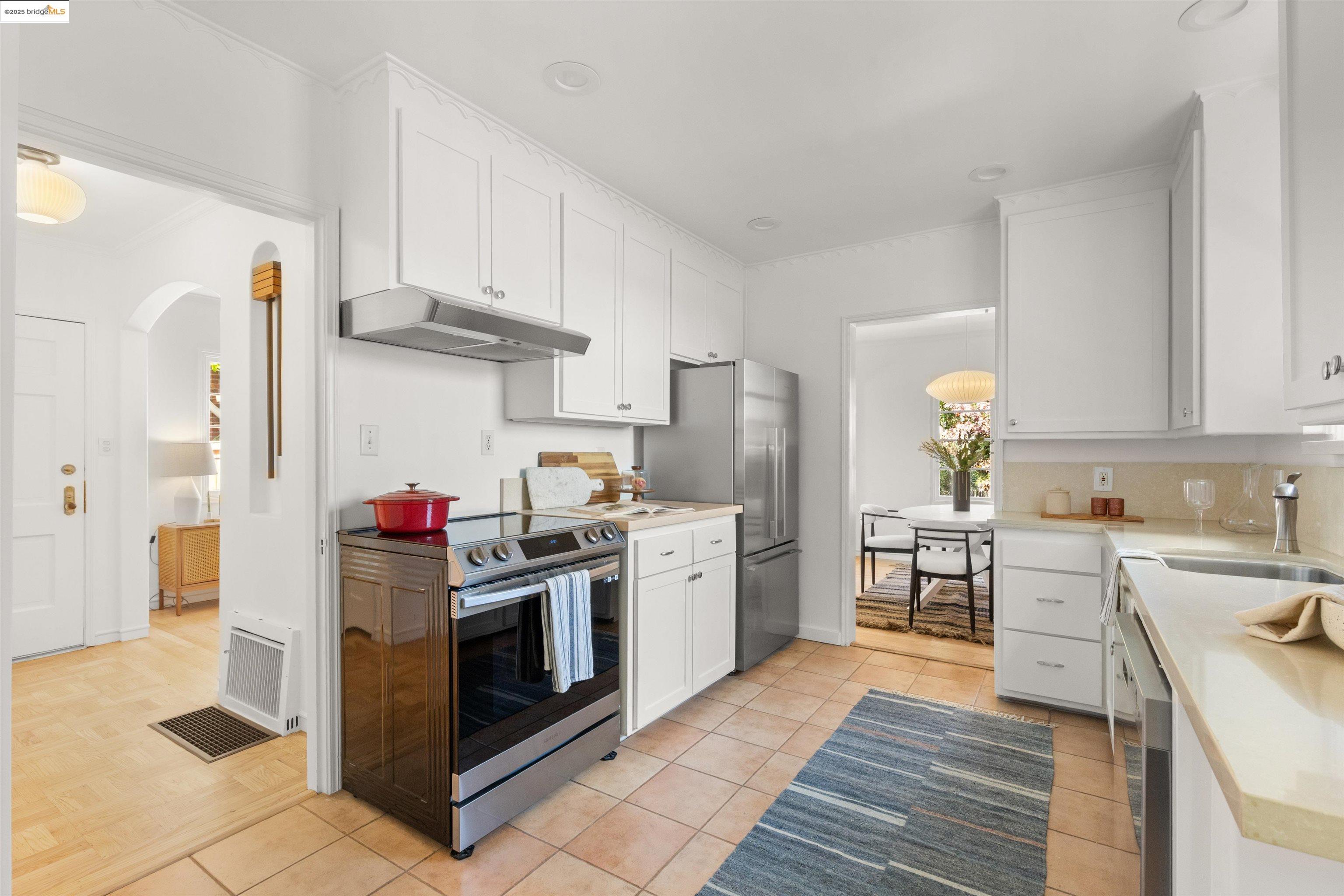 Detail Gallery Image 18 of 58 For 2451 Carmel St, Oakland,  CA 94602 - 2 Beds | 1 Baths