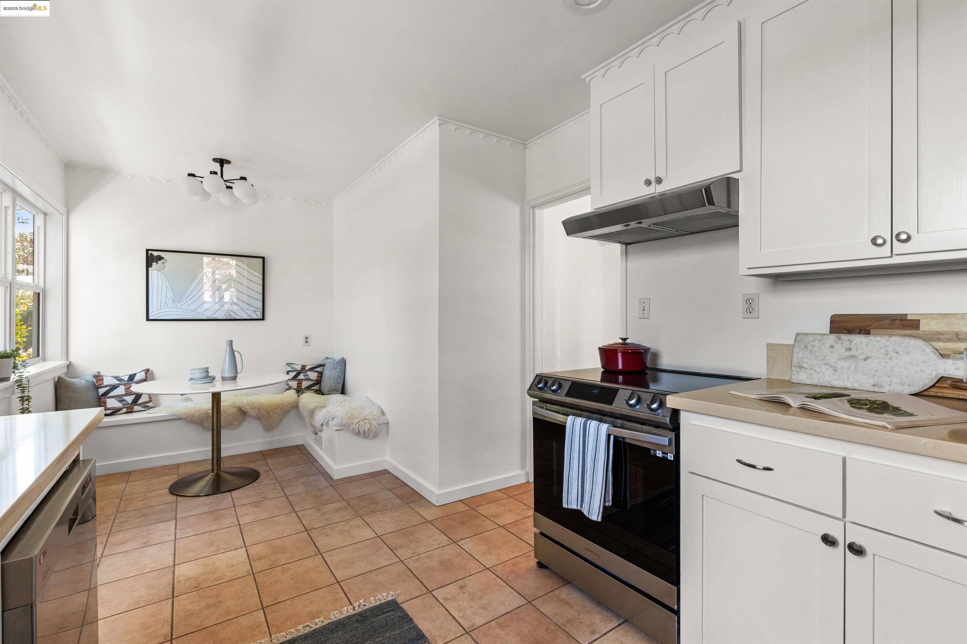 Detail Gallery Image 19 of 58 For 2451 Carmel St, Oakland,  CA 94602 - 2 Beds | 1 Baths