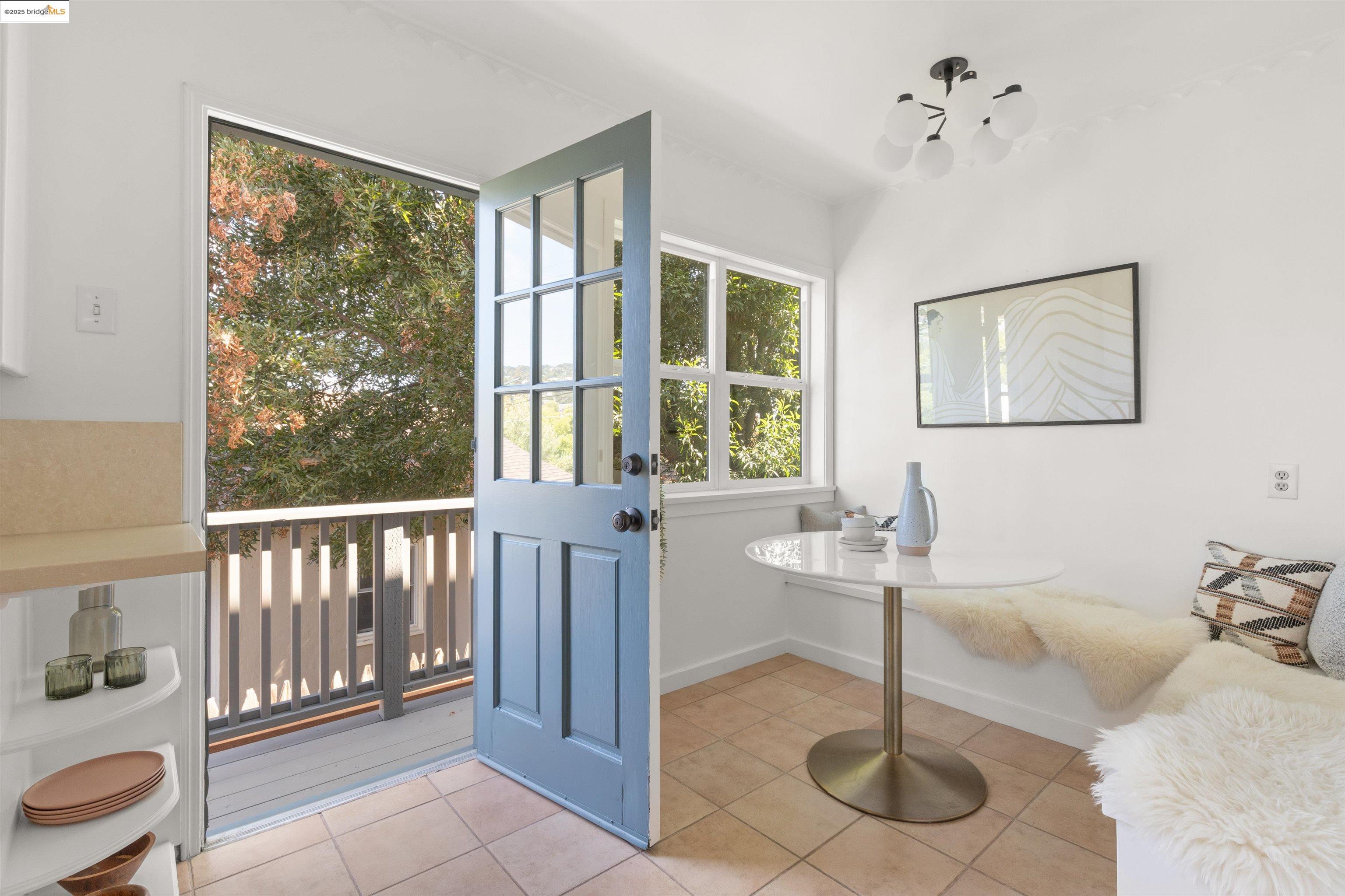 Detail Gallery Image 21 of 58 For 2451 Carmel St, Oakland,  CA 94602 - 2 Beds | 1 Baths