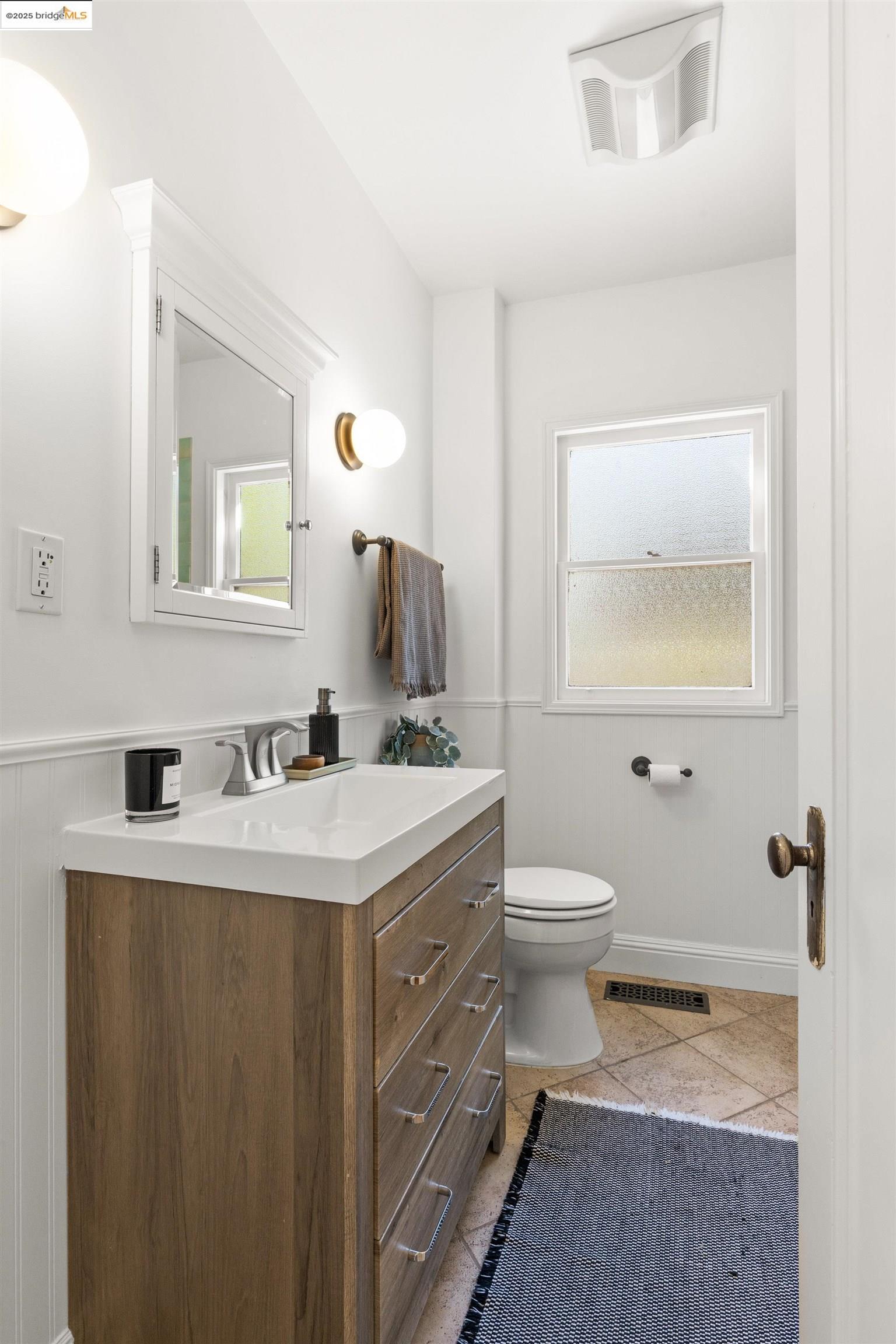 Detail Gallery Image 25 of 58 For 2451 Carmel St, Oakland,  CA 94602 - 2 Beds | 1 Baths