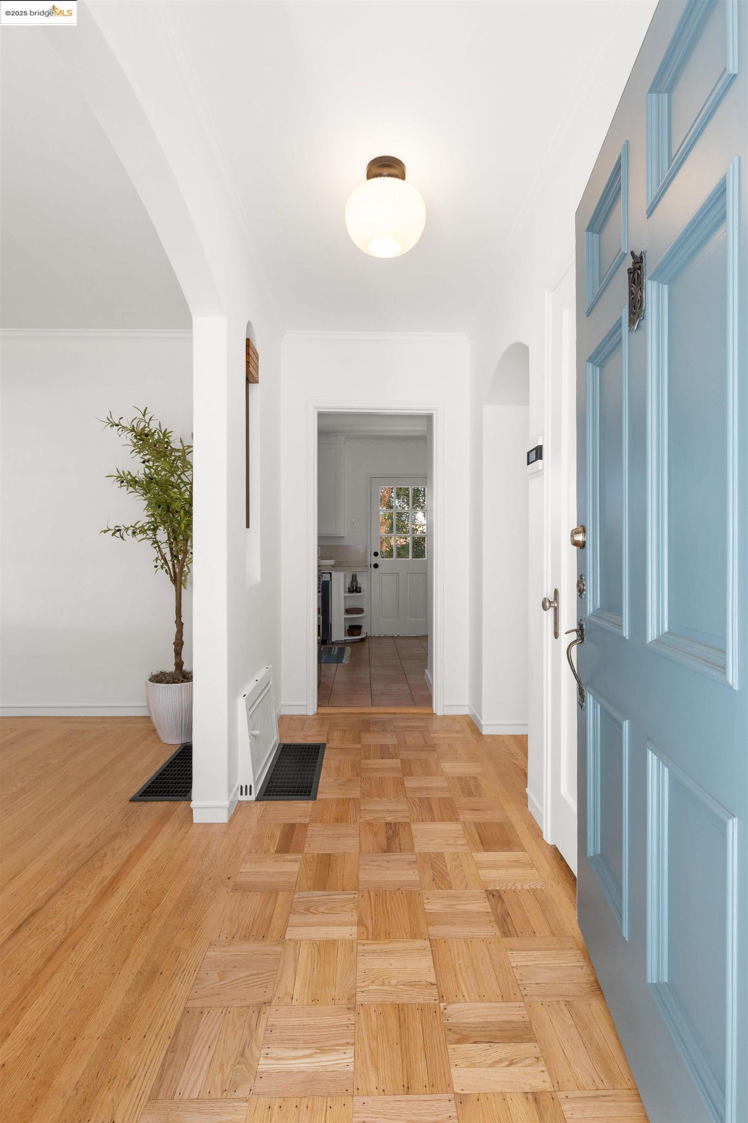 Detail Gallery Image 4 of 58 For 2451 Carmel St, Oakland,  CA 94602 - 2 Beds | 1 Baths