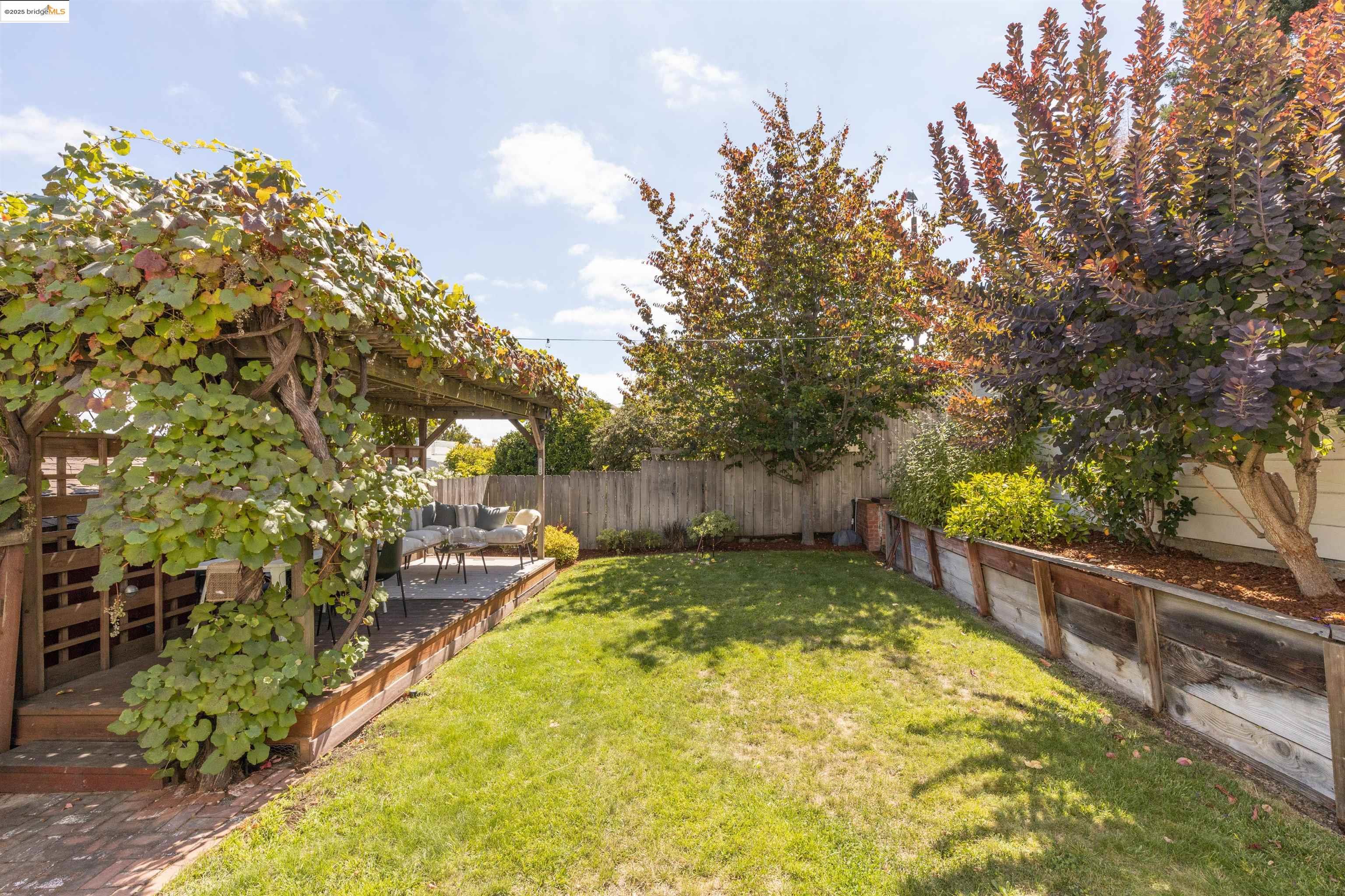 Detail Gallery Image 34 of 58 For 2451 Carmel St, Oakland,  CA 94602 - 2 Beds | 1 Baths