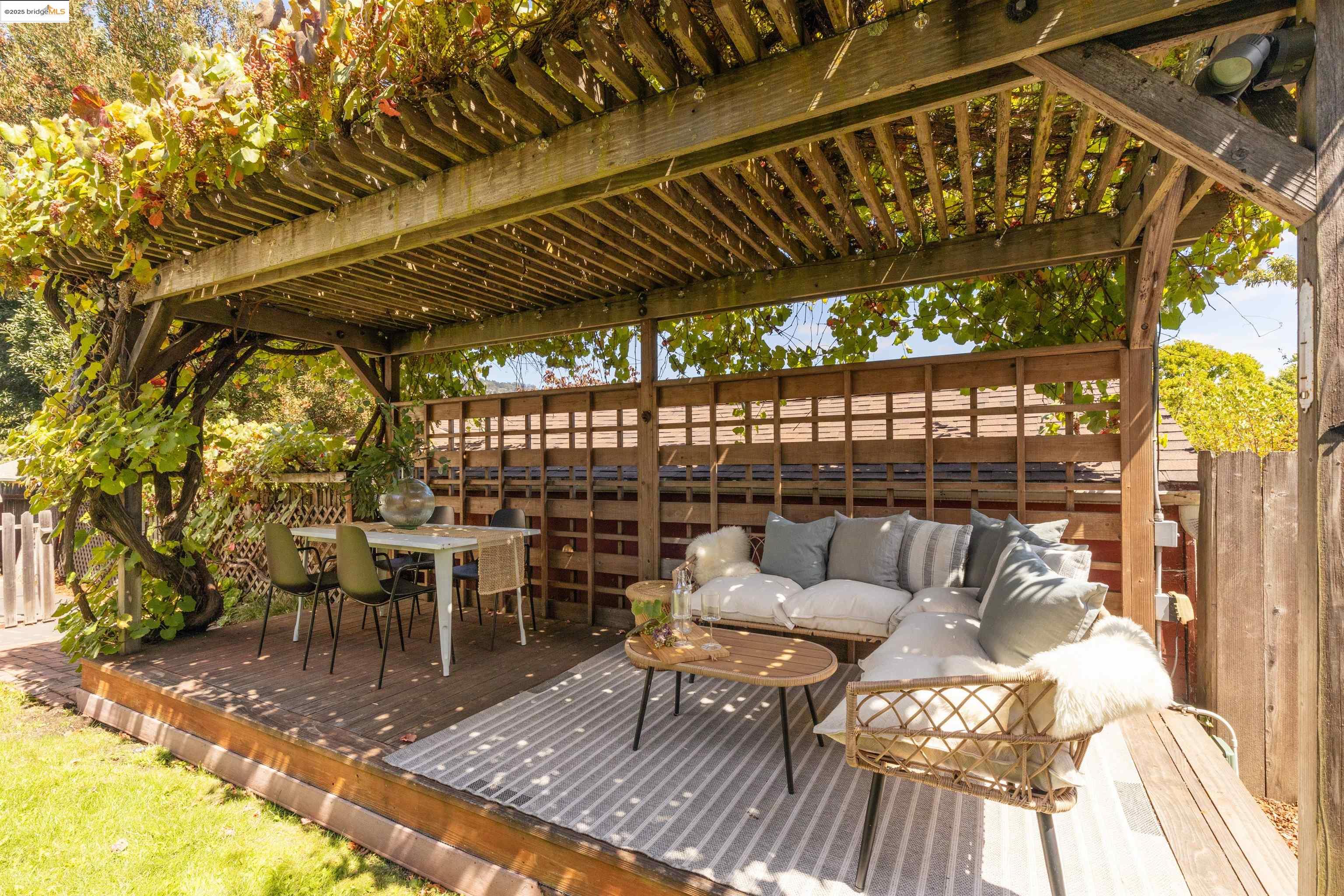 Detail Gallery Image 38 of 58 For 2451 Carmel St, Oakland,  CA 94602 - 2 Beds | 1 Baths