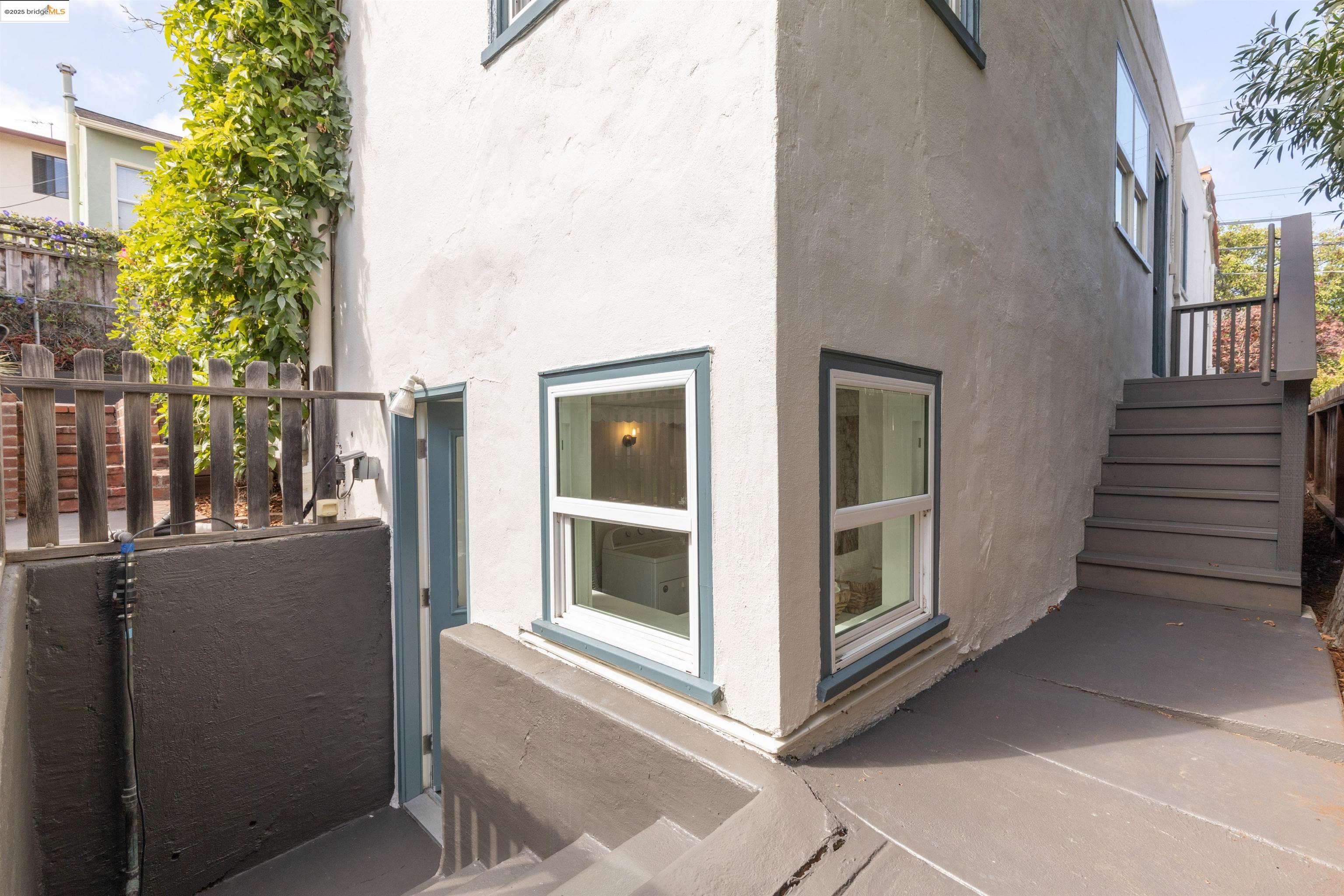 Detail Gallery Image 43 of 58 For 2451 Carmel St, Oakland,  CA 94602 - 2 Beds | 1 Baths