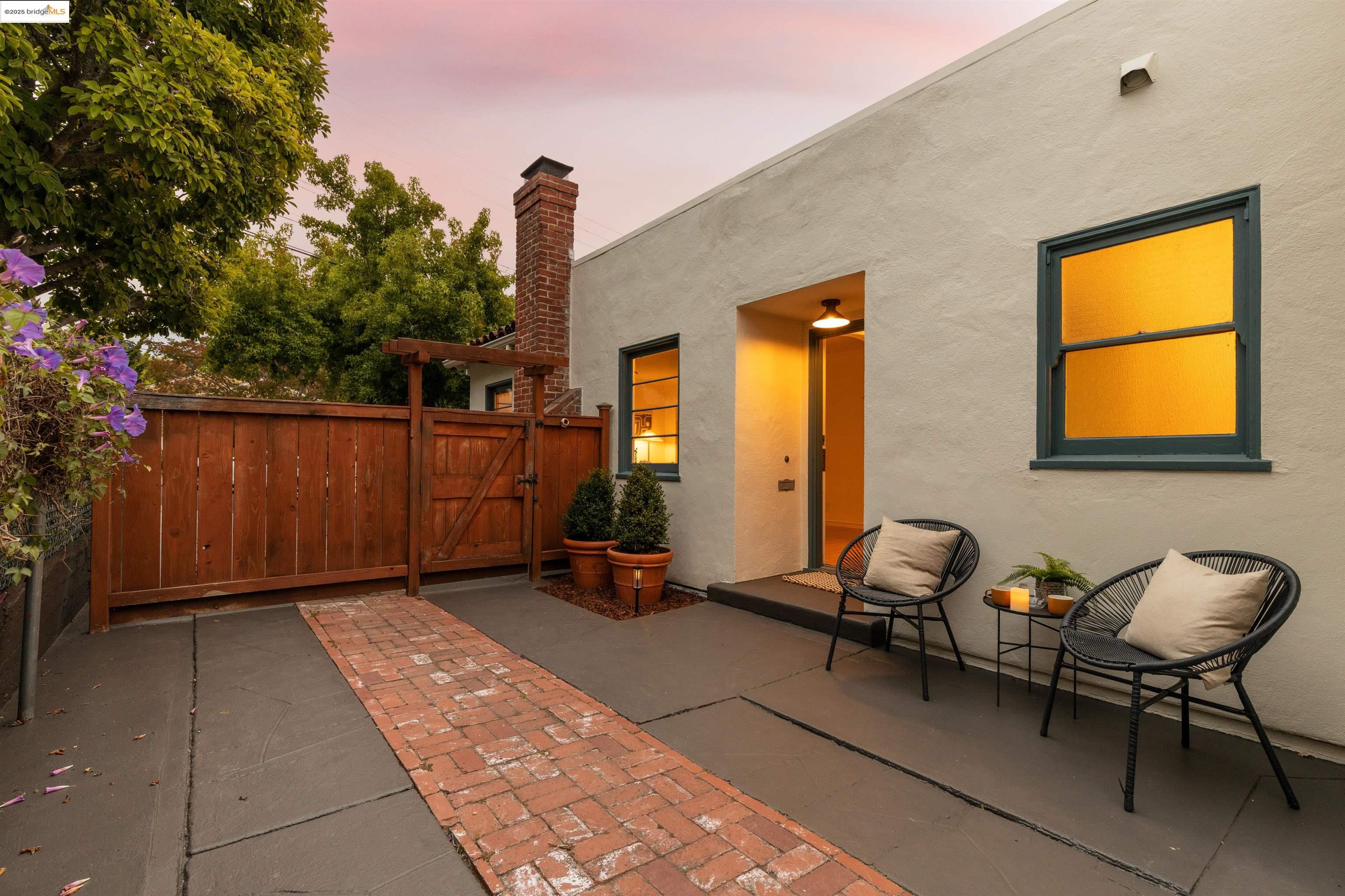 Detail Gallery Image 49 of 58 For 2451 Carmel St, Oakland,  CA 94602 - 2 Beds | 1 Baths