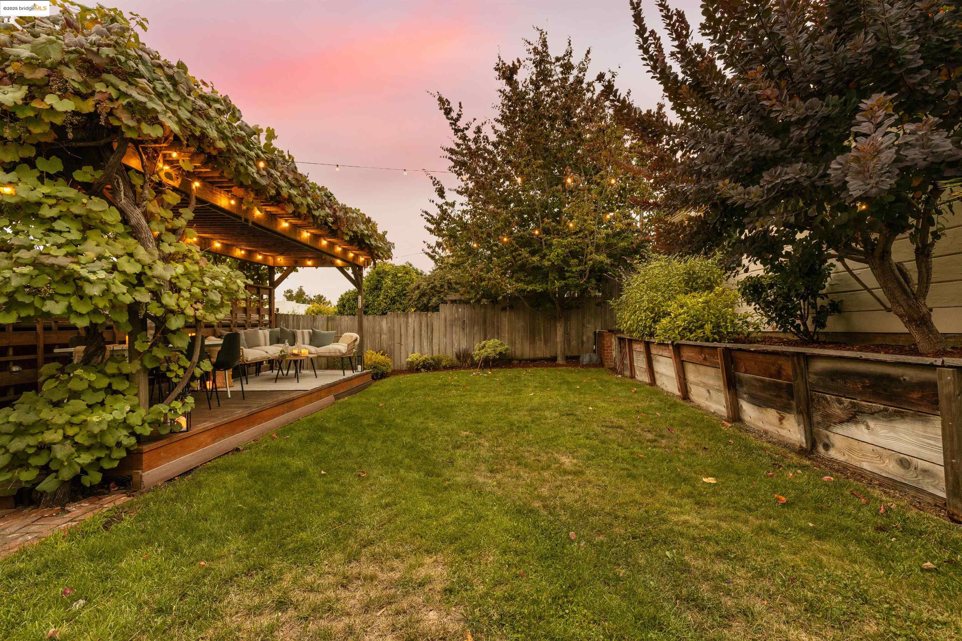 Detail Gallery Image 50 of 58 For 2451 Carmel St, Oakland,  CA 94602 - 2 Beds | 1 Baths