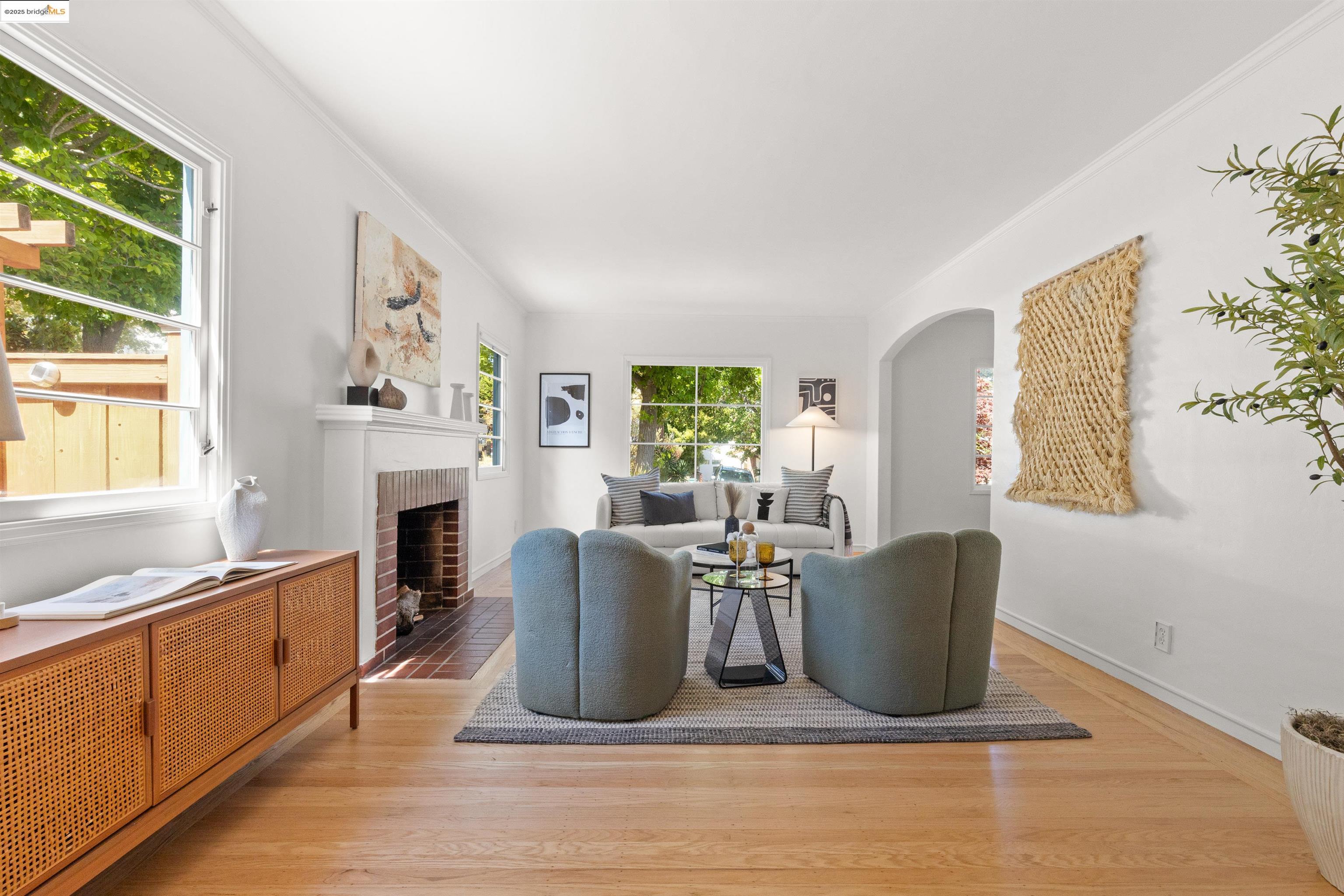 Detail Gallery Image 6 of 58 For 2451 Carmel St, Oakland,  CA 94602 - 2 Beds | 1 Baths