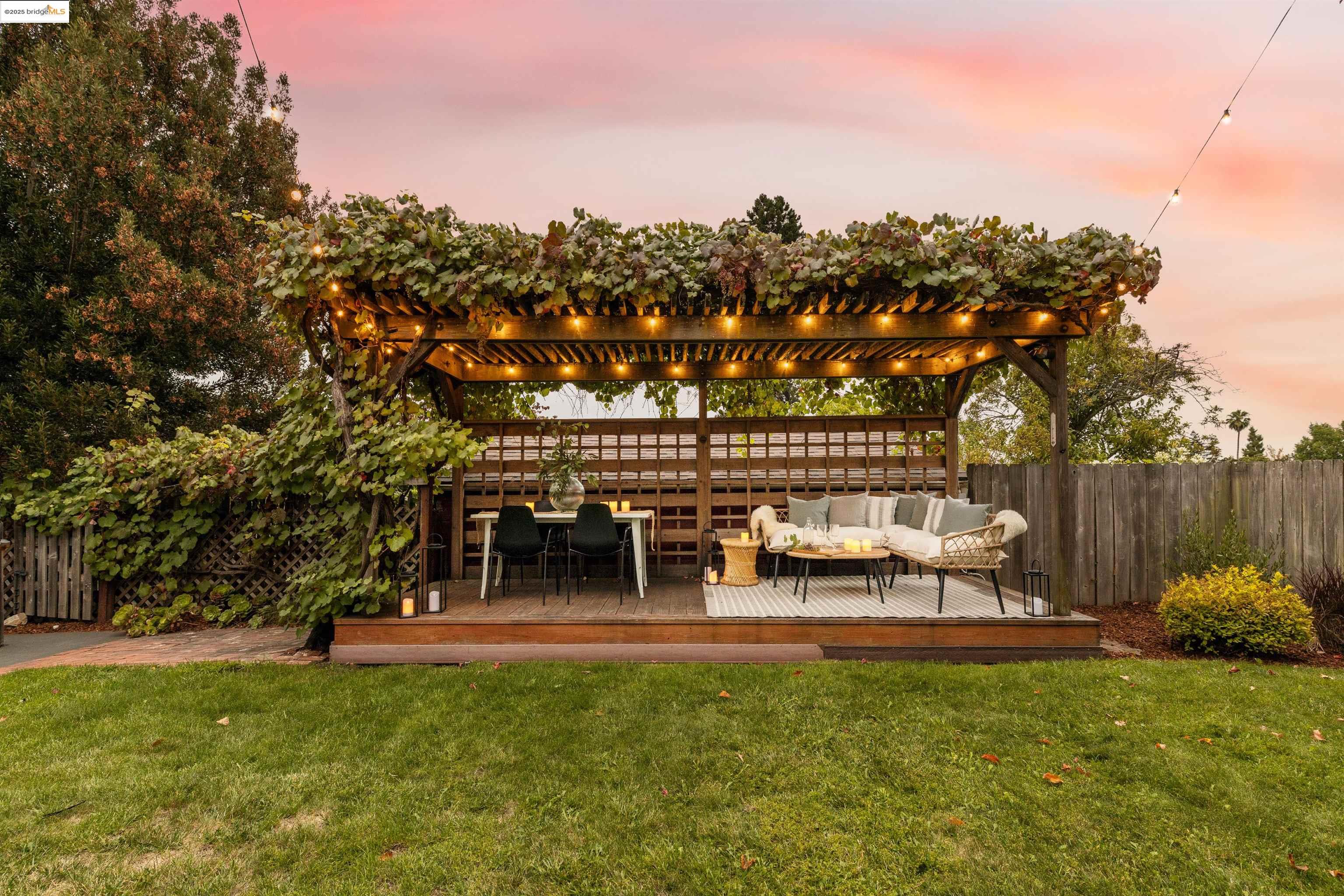 Detail Gallery Image 52 of 58 For 2451 Carmel St, Oakland,  CA 94602 - 2 Beds | 1 Baths