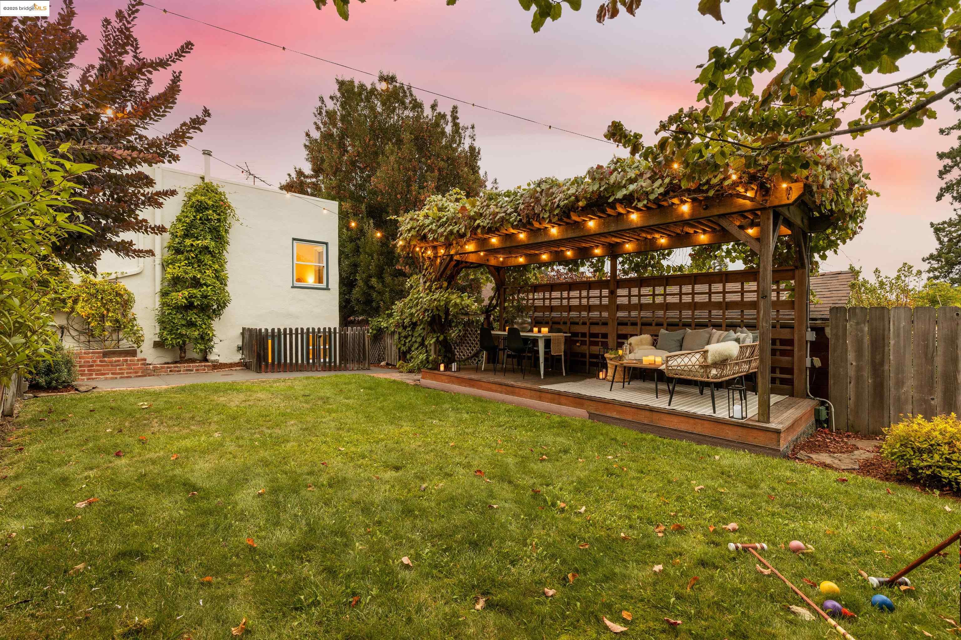 Detail Gallery Image 54 of 58 For 2451 Carmel St, Oakland,  CA 94602 - 2 Beds | 1 Baths