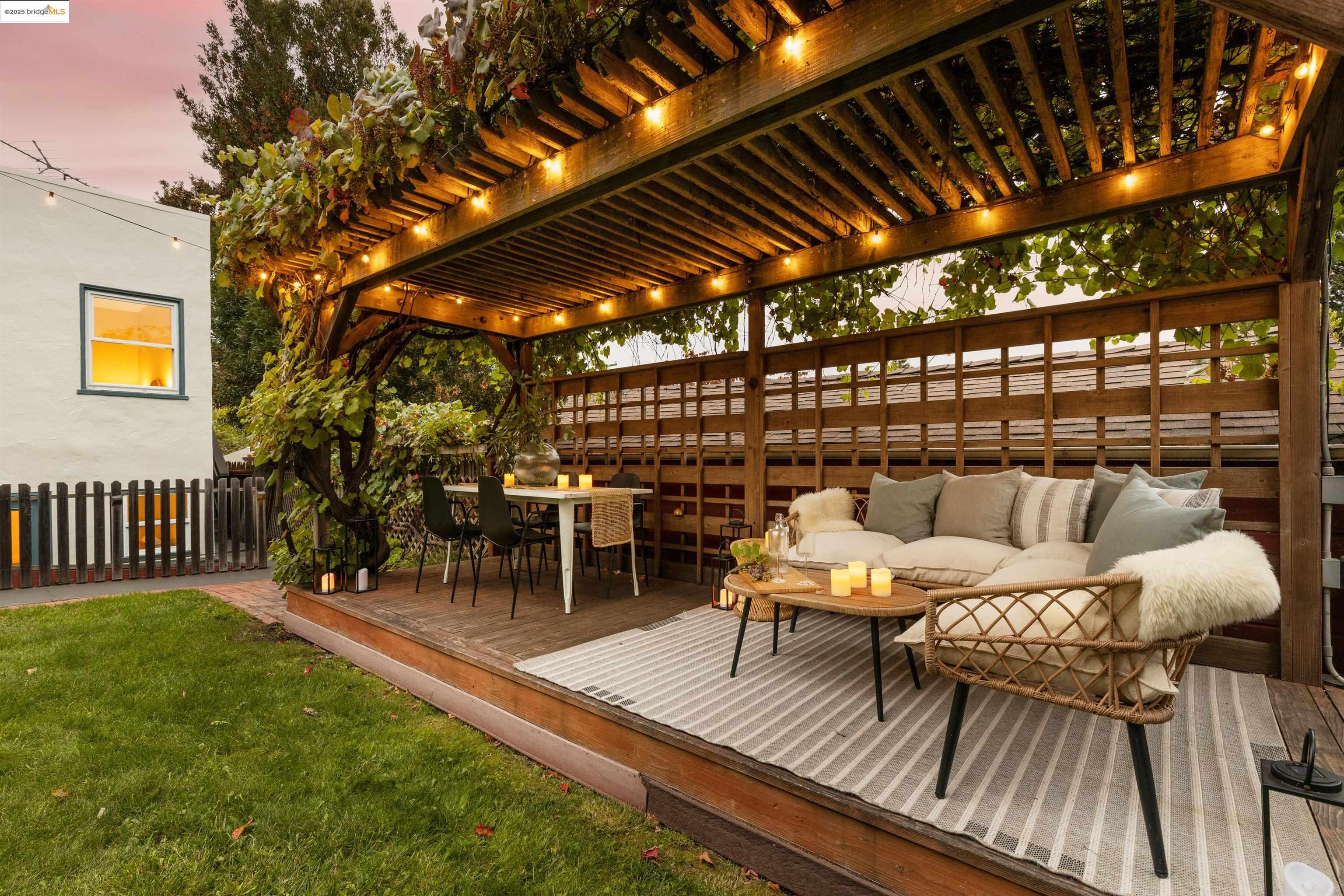 Detail Gallery Image 55 of 58 For 2451 Carmel St, Oakland,  CA 94602 - 2 Beds | 1 Baths