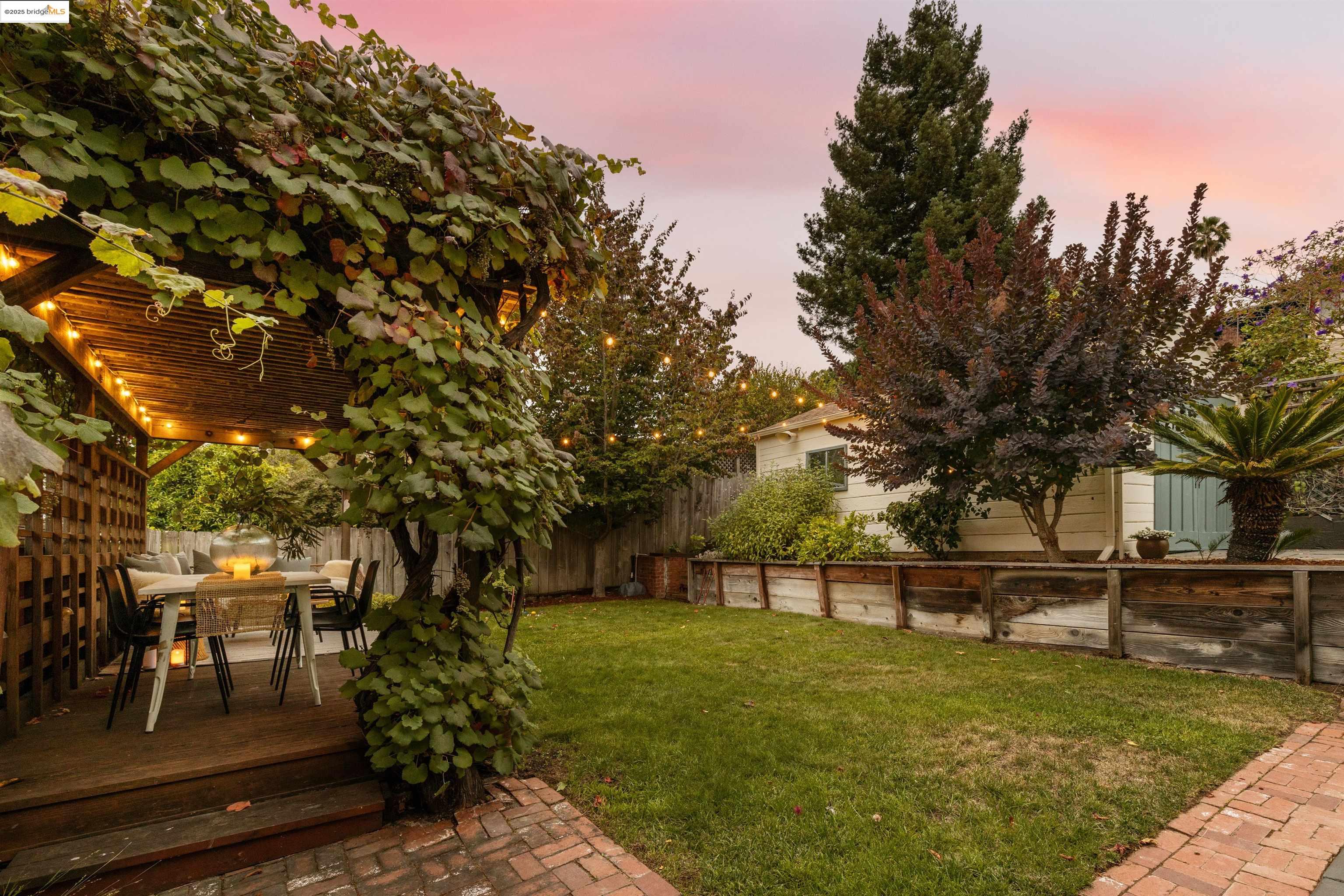 Detail Gallery Image 56 of 58 For 2451 Carmel St, Oakland,  CA 94602 - 2 Beds | 1 Baths