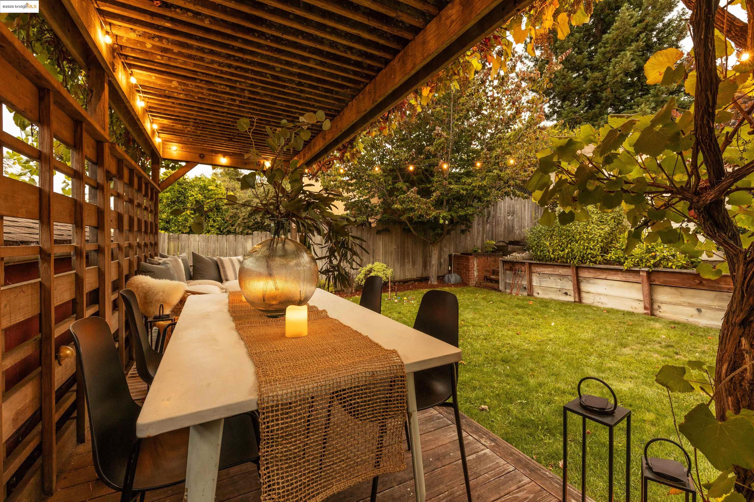 Detail Gallery Image 57 of 58 For 2451 Carmel St, Oakland,  CA 94602 - 2 Beds | 1 Baths