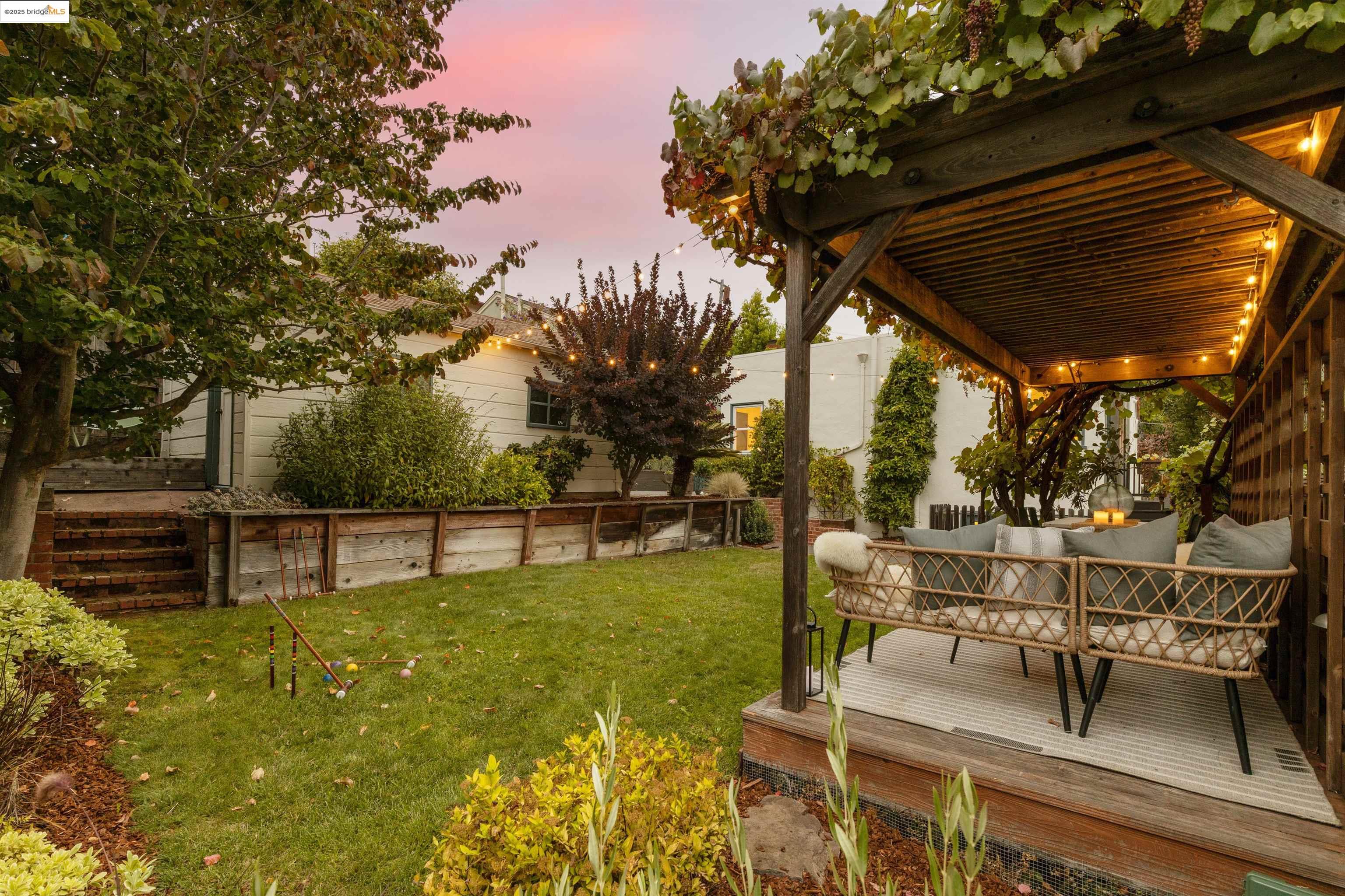 Detail Gallery Image 58 of 58 For 2451 Carmel St, Oakland,  CA 94602 - 2 Beds | 1 Baths