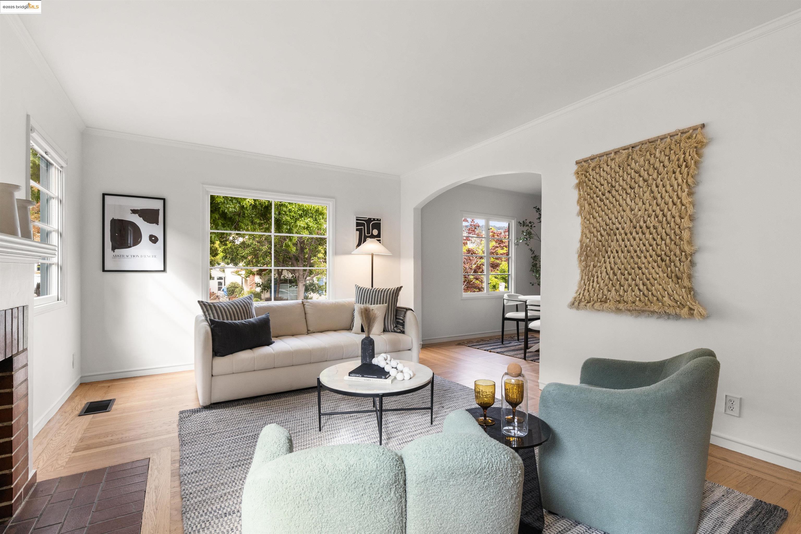 Detail Gallery Image 7 of 58 For 2451 Carmel St, Oakland,  CA 94602 - 2 Beds | 1 Baths
