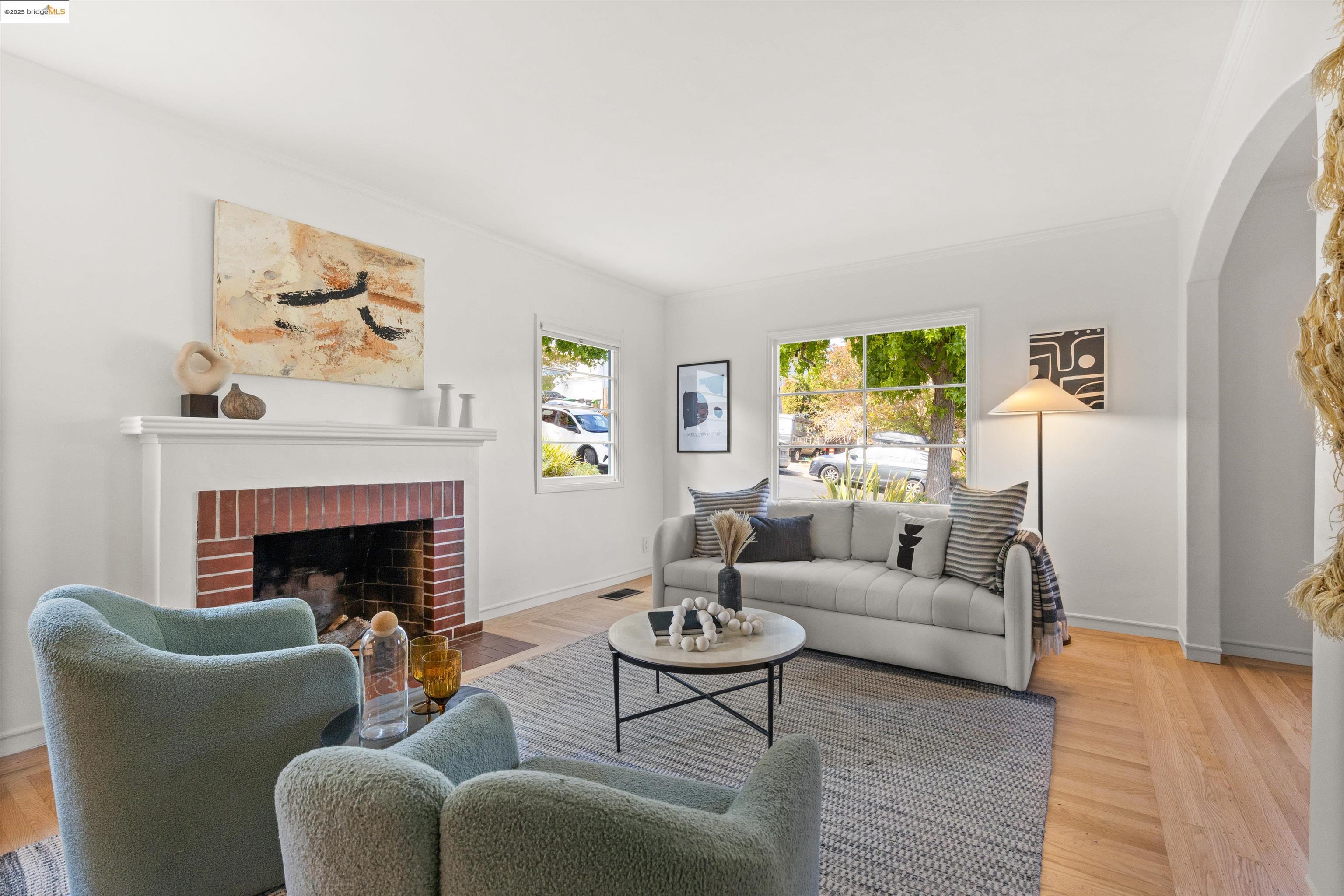 Detail Gallery Image 8 of 58 For 2451 Carmel St, Oakland,  CA 94602 - 2 Beds | 1 Baths