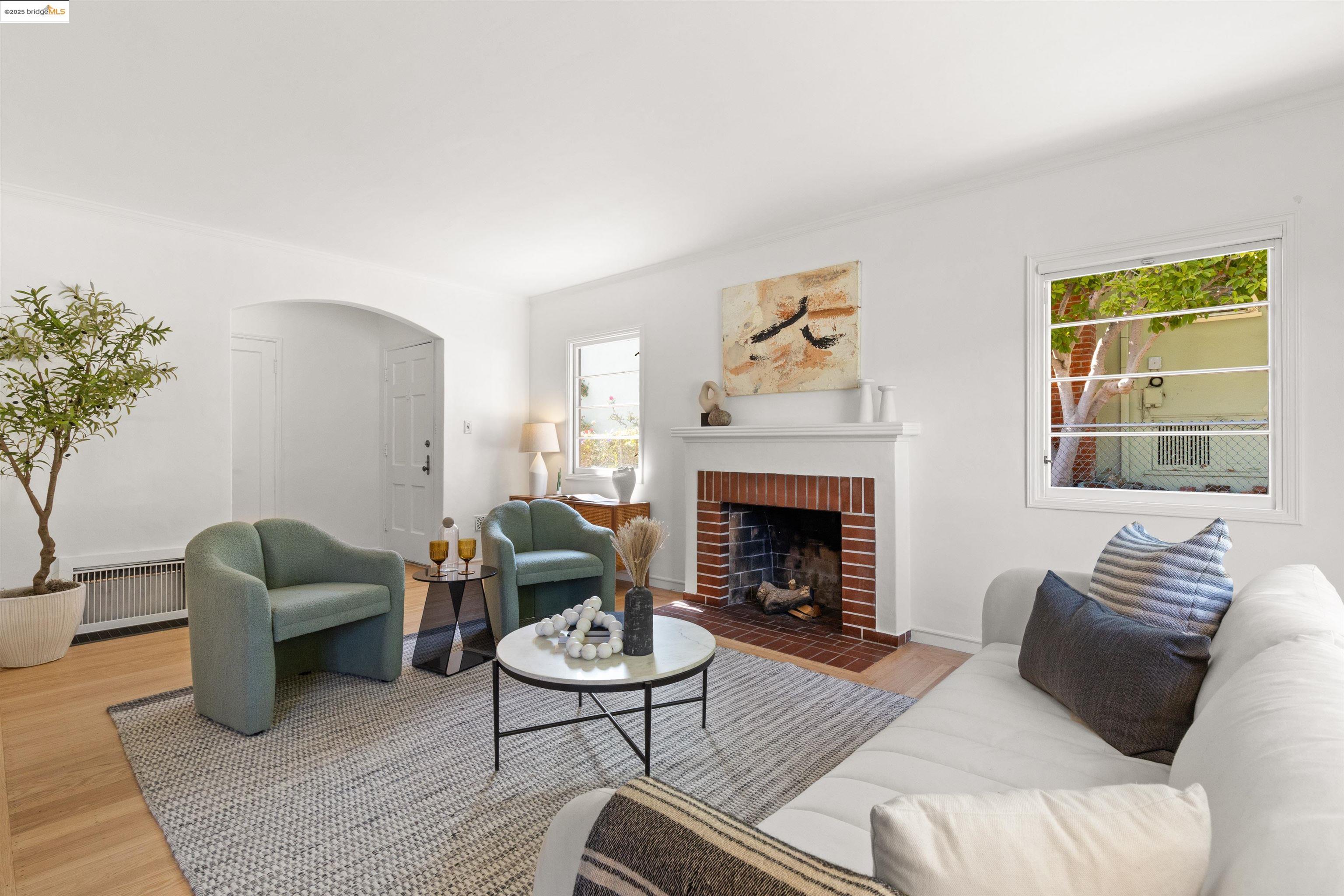 Detail Gallery Image 9 of 58 For 2451 Carmel St, Oakland,  CA 94602 - 2 Beds | 1 Baths