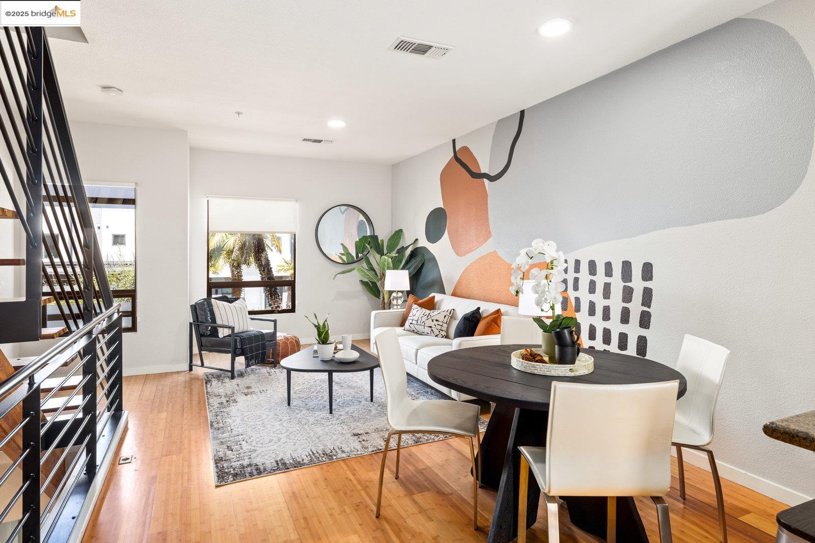 Detail Gallery Image 9 of 36 For 1759 14th St, Oakland,  CA 94607 - 2 Beds | 2/1 Baths