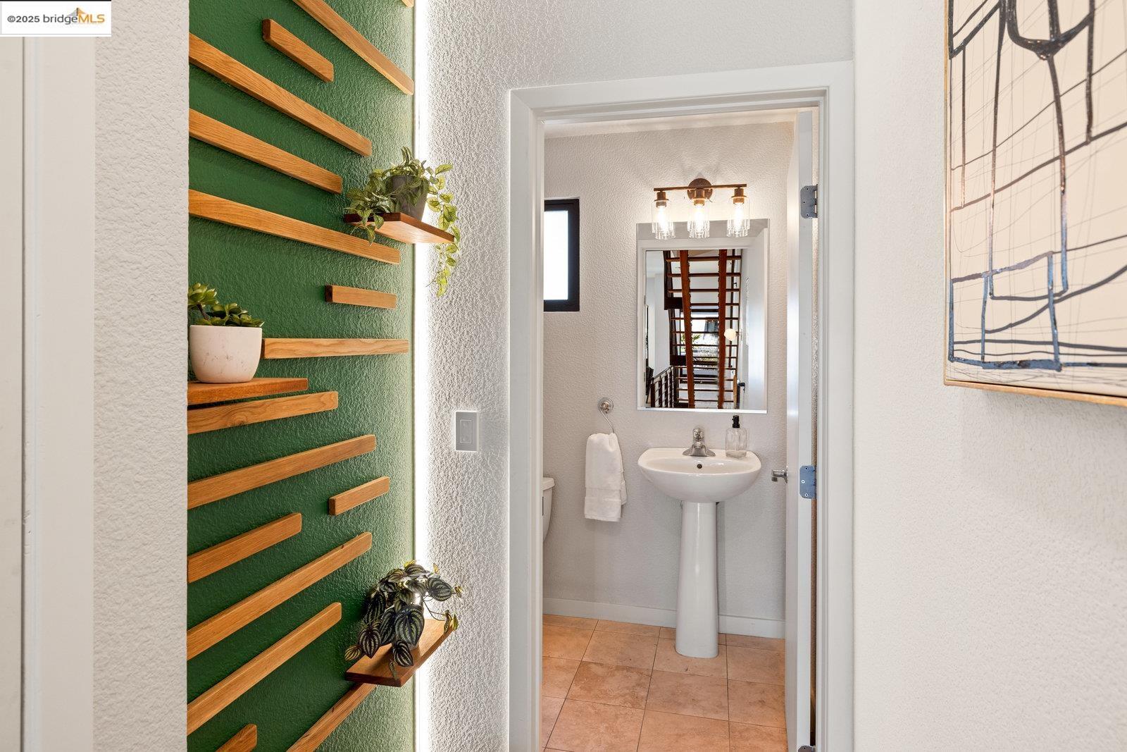 Detail Gallery Image 11 of 34 For 1759 14th St, Oakland,  CA 94607 - 2 Beds | 2/1 Baths