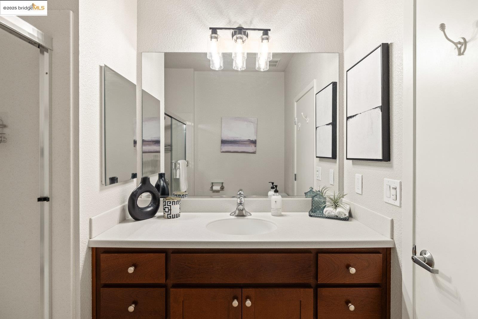 Detail Gallery Image 16 of 34 For 1759 14th St, Oakland,  CA 94607 - 2 Beds | 2/1 Baths