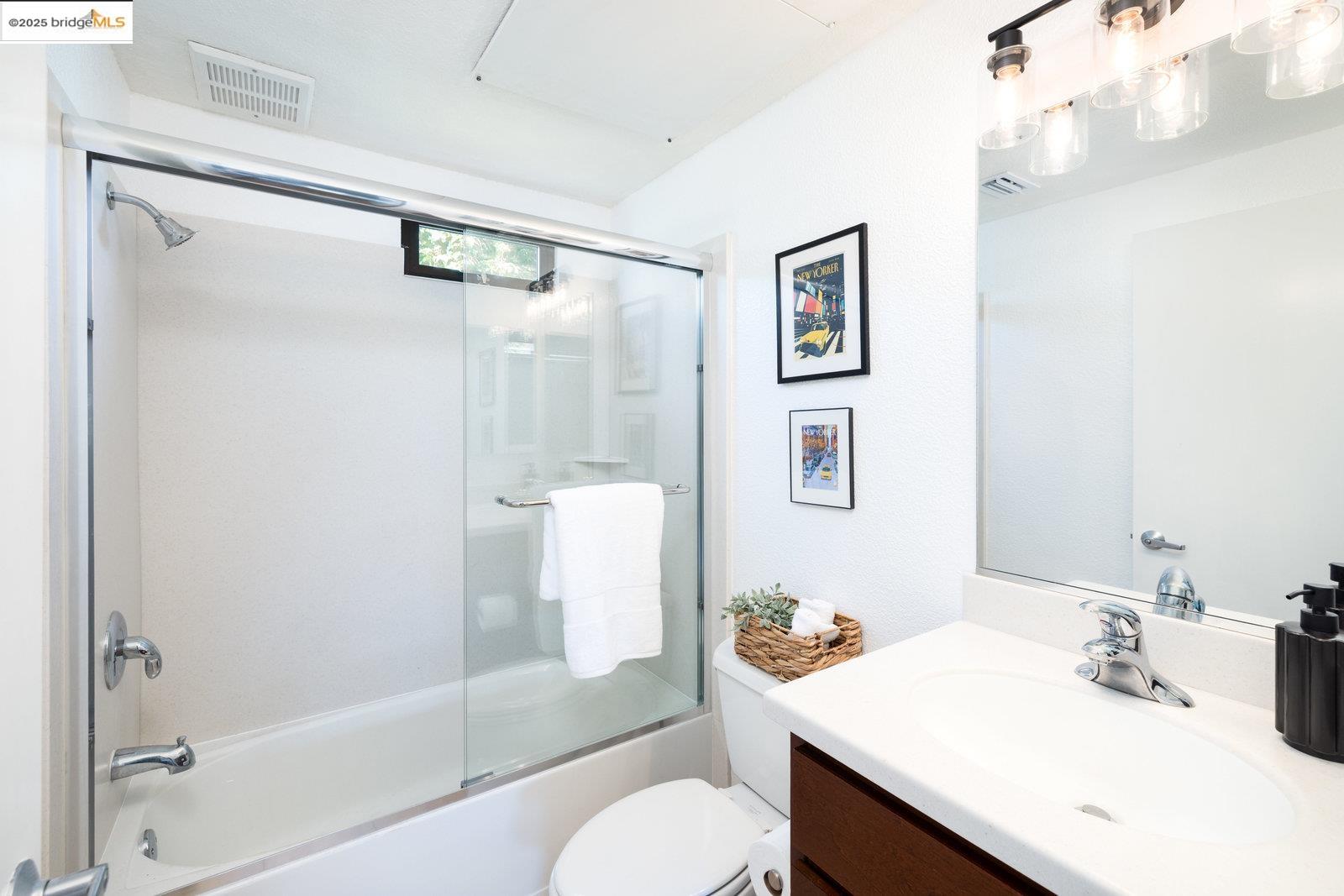 Detail Gallery Image 17 of 34 For 1759 14th St, Oakland,  CA 94607 - 2 Beds | 2/1 Baths