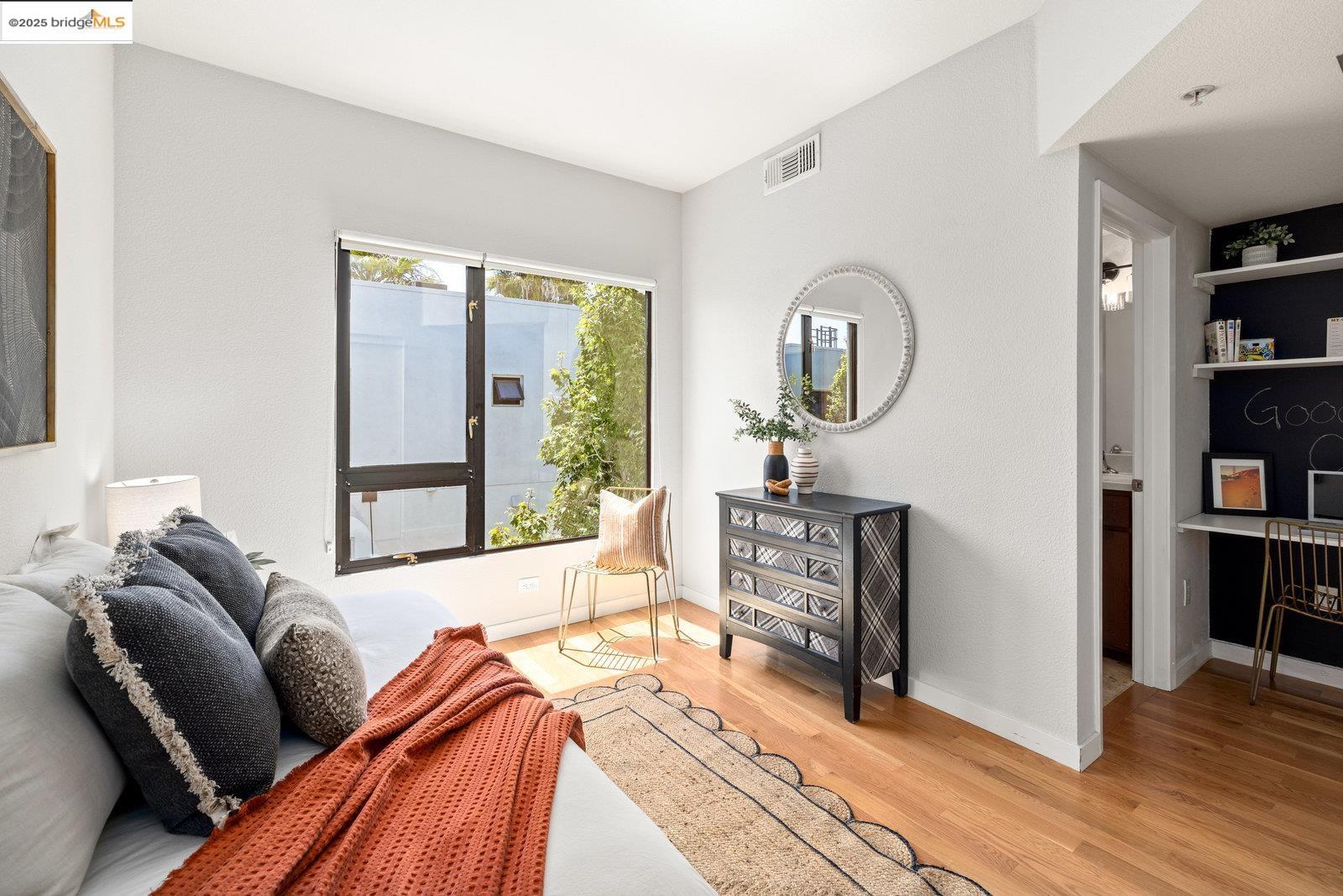 Detail Gallery Image 19 of 36 For 1759 14th St, Oakland,  CA 94607 - 2 Beds | 2/1 Baths