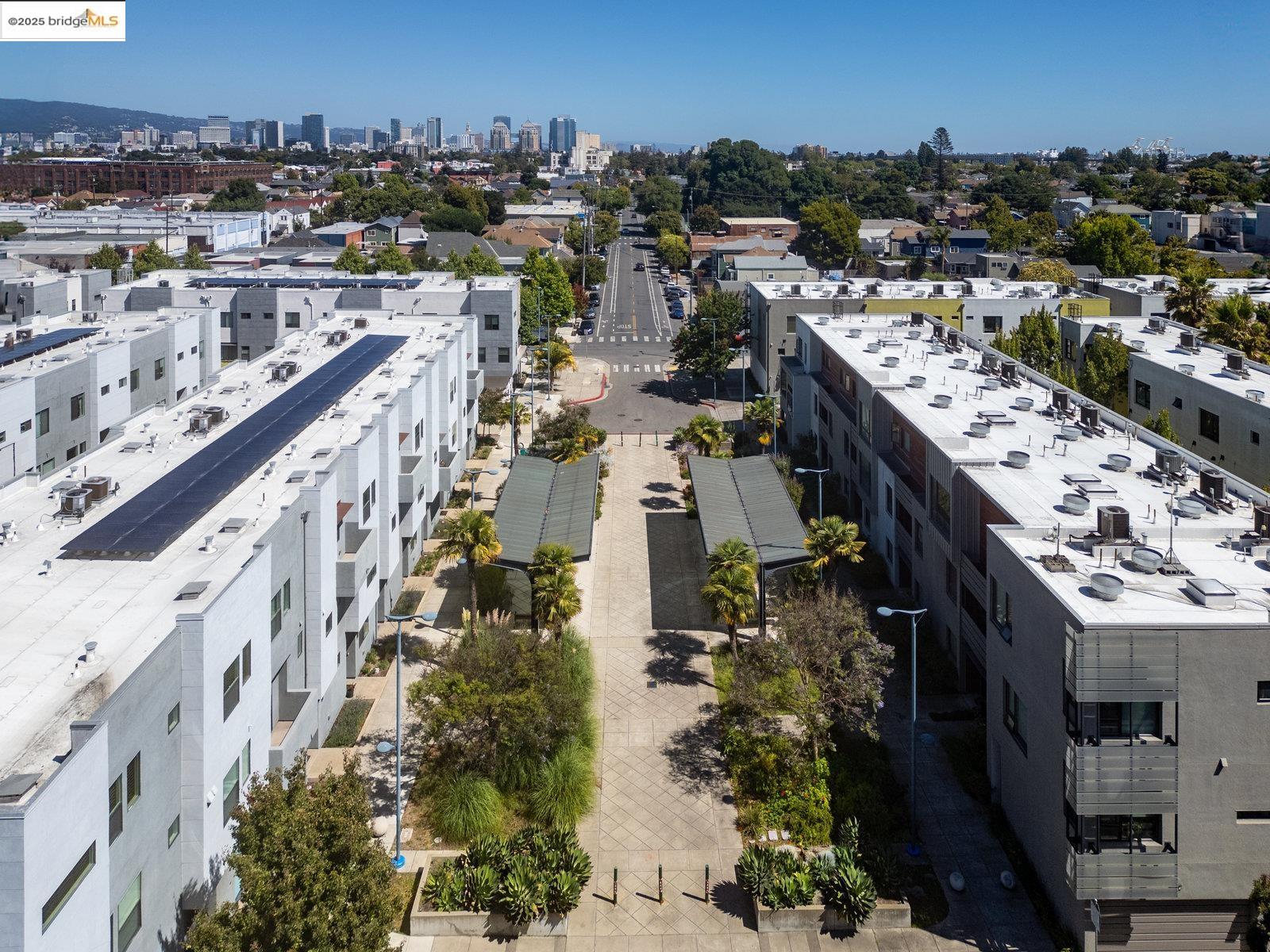 Detail Gallery Image 28 of 34 For 1759 14th St, Oakland,  CA 94607 - 2 Beds | 2/1 Baths