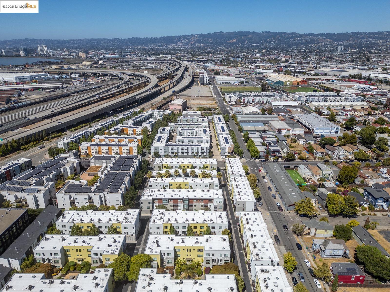 Detail Gallery Image 30 of 34 For 1759 14th St, Oakland,  CA 94607 - 2 Beds | 2/1 Baths