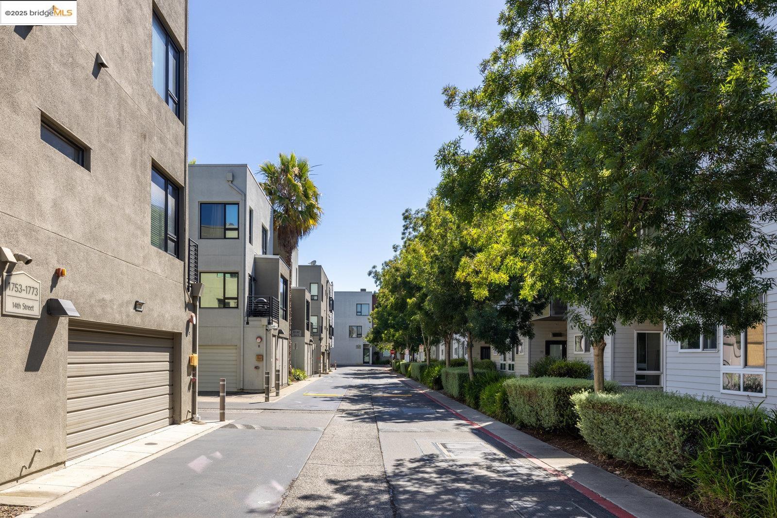 Detail Gallery Image 32 of 34 For 1759 14th St, Oakland,  CA 94607 - 2 Beds | 2/1 Baths