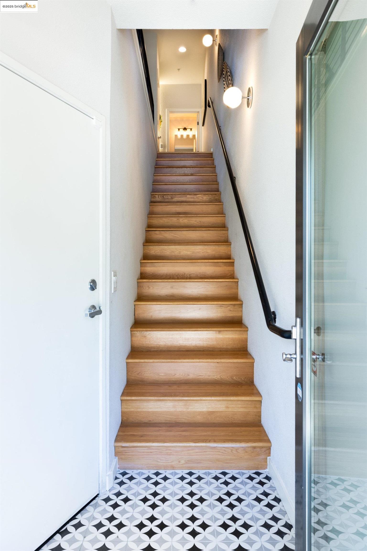 Detail Gallery Image 10 of 34 For 1759 14th St, Oakland,  CA 94607 - 2 Beds | 2/1 Baths