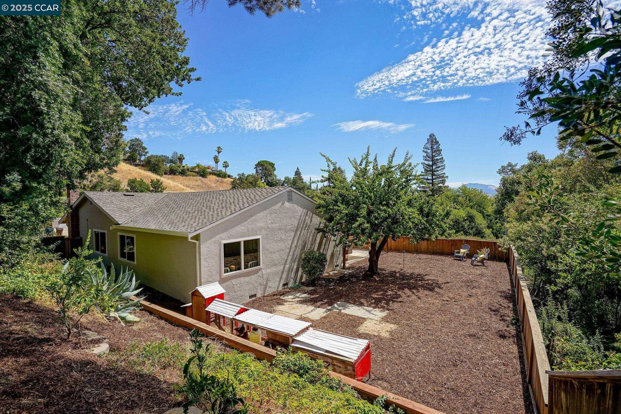 Detail Gallery Image 15 of 23 For 711 Sterling Dr, Martinez,  CA 94553 - 4 Beds | 2 Baths